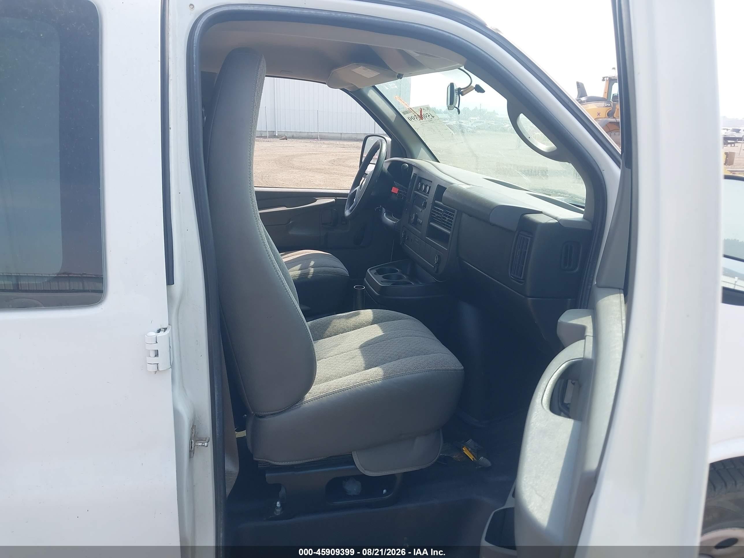 2012 Chevrolet Express 1500 Work Van White vin: 1GCSHAF48C1183003