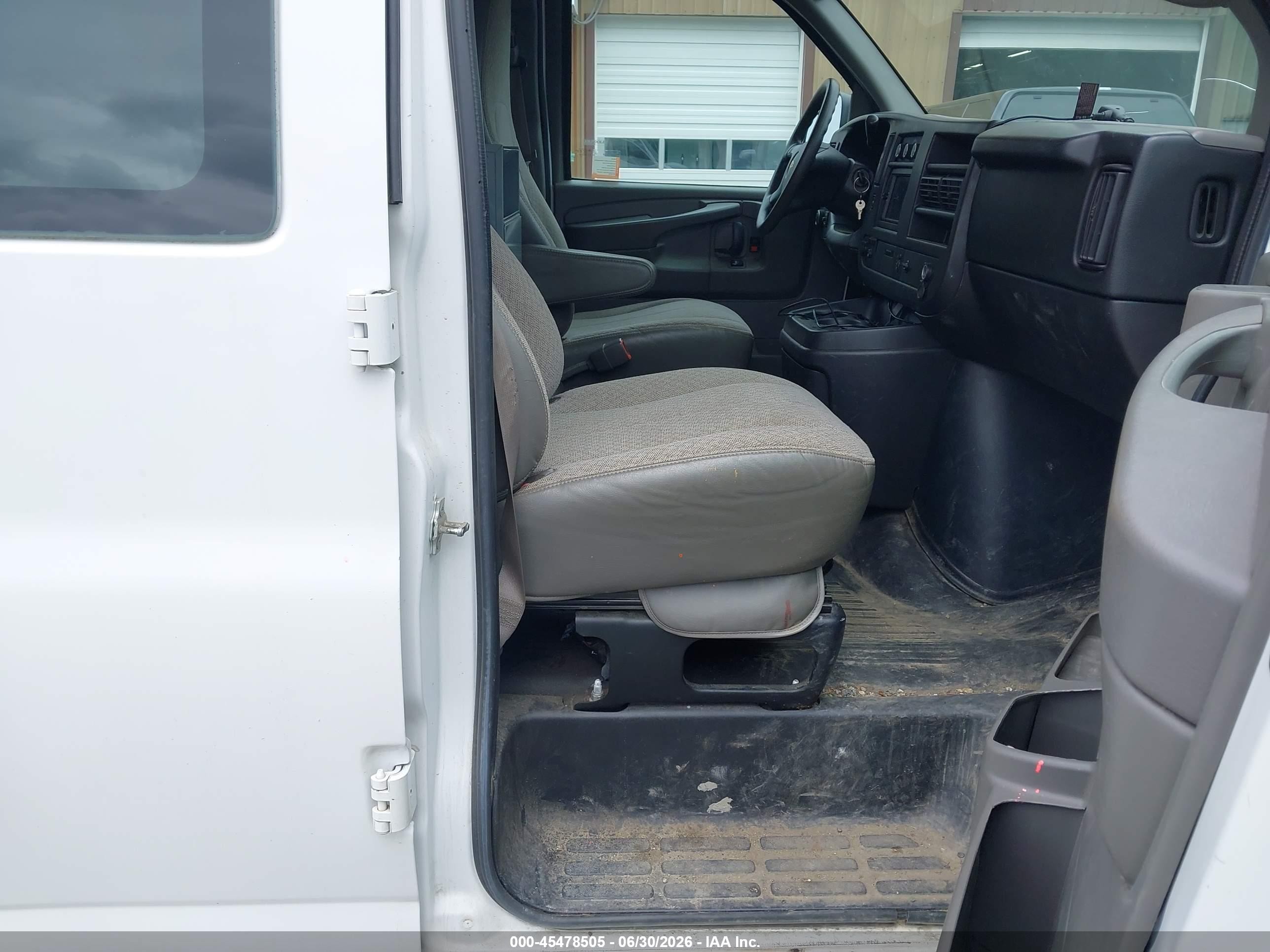 2014 Chevrolet Express 1500 Work Van White vin: 1GCSHAF48E1187121