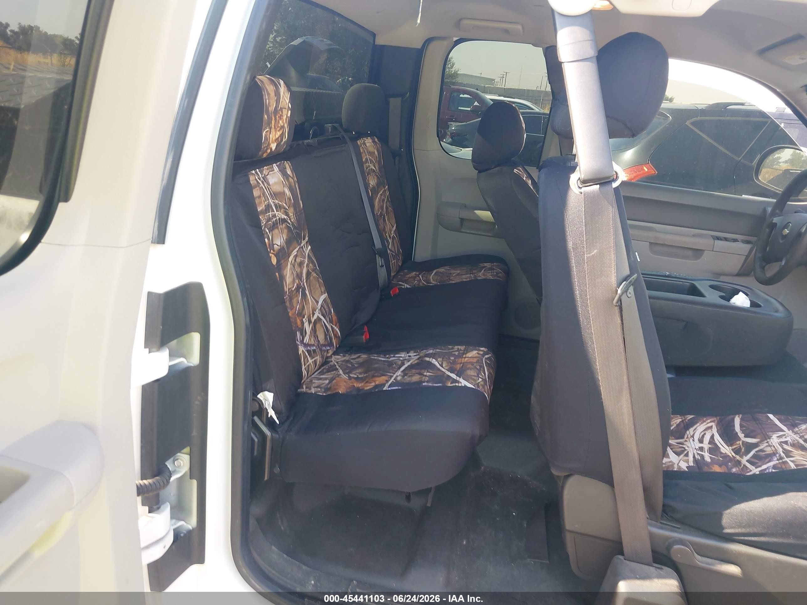 2010 Chevrolet Silverado 1500 Work Truck White vin: 1GCSKPE05AZ250173