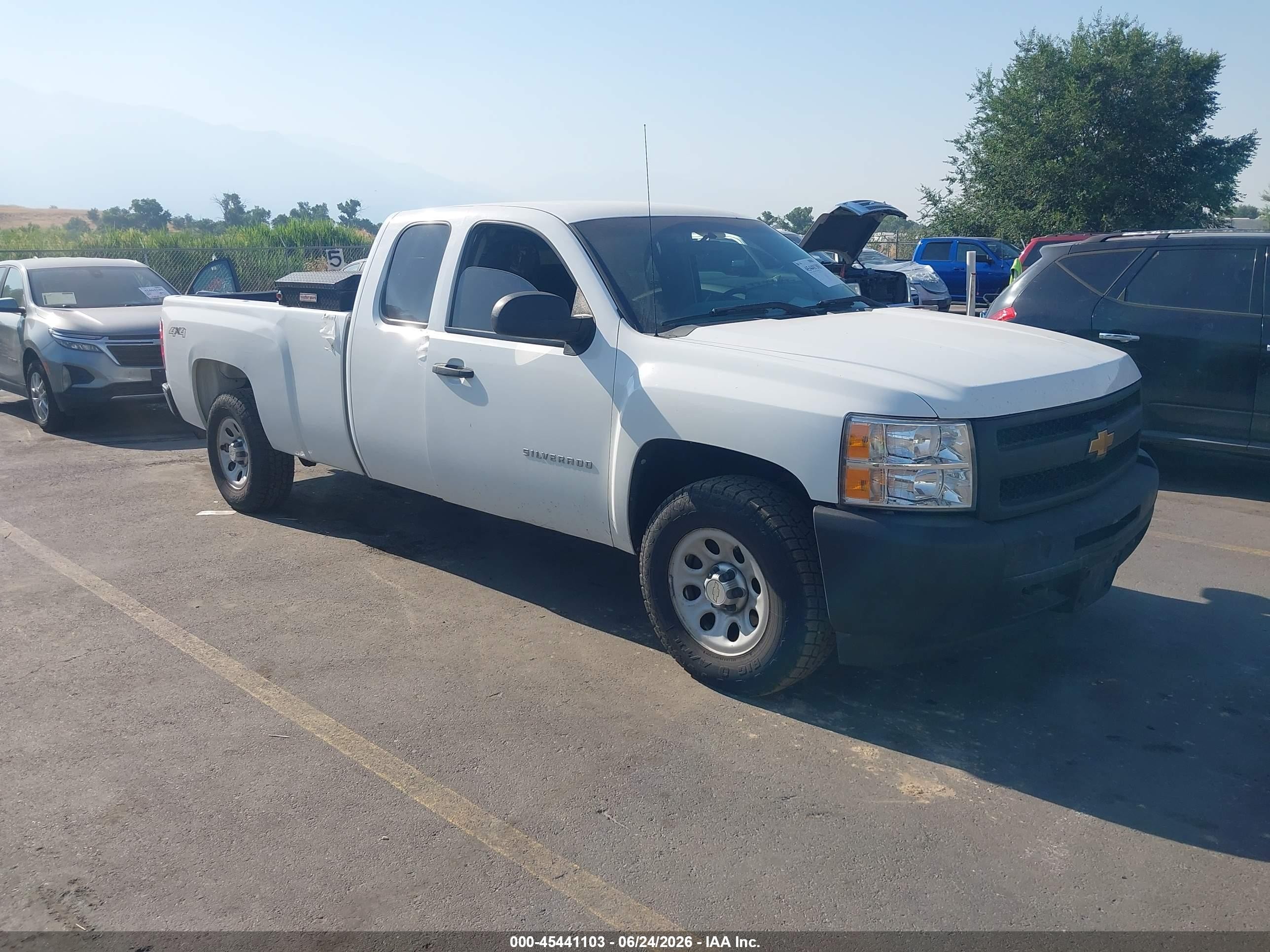 2010 Chevrolet Silverado 1500 Work Truck White vin: 1GCSKPE05AZ250173