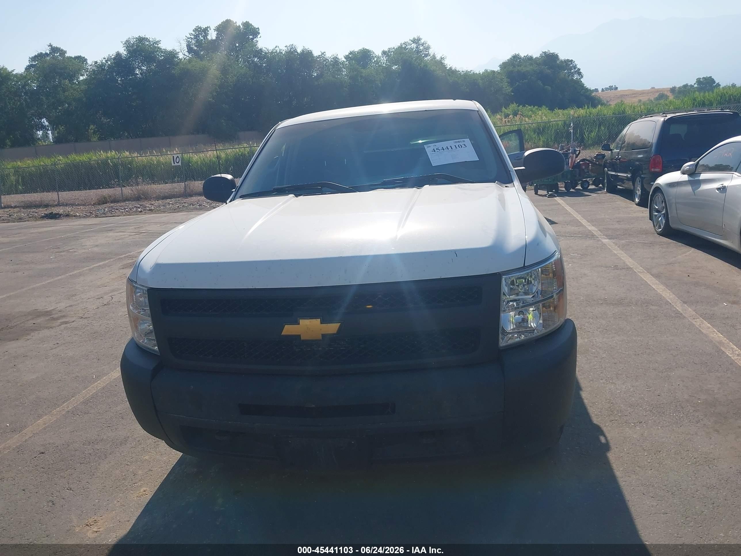 2010 Chevrolet Silverado 1500 Work Truck White vin: 1GCSKPE05AZ250173
