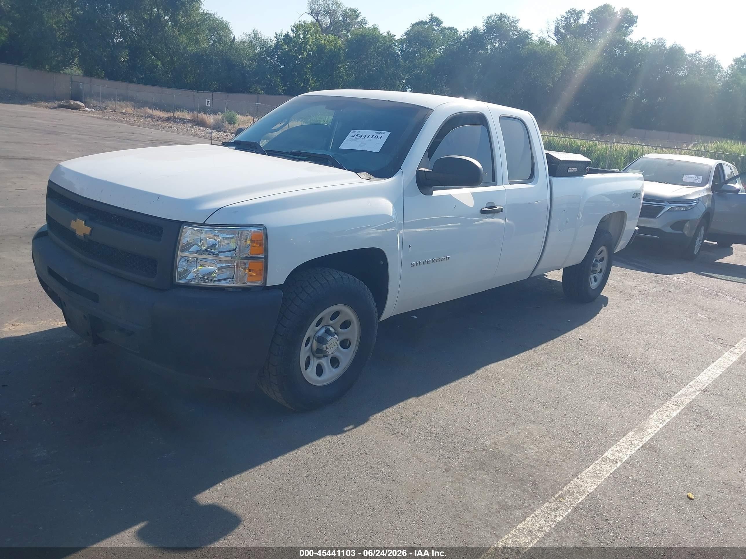 2010 Chevrolet Silverado 1500 Work Truck White vin: 1GCSKPE05AZ250173