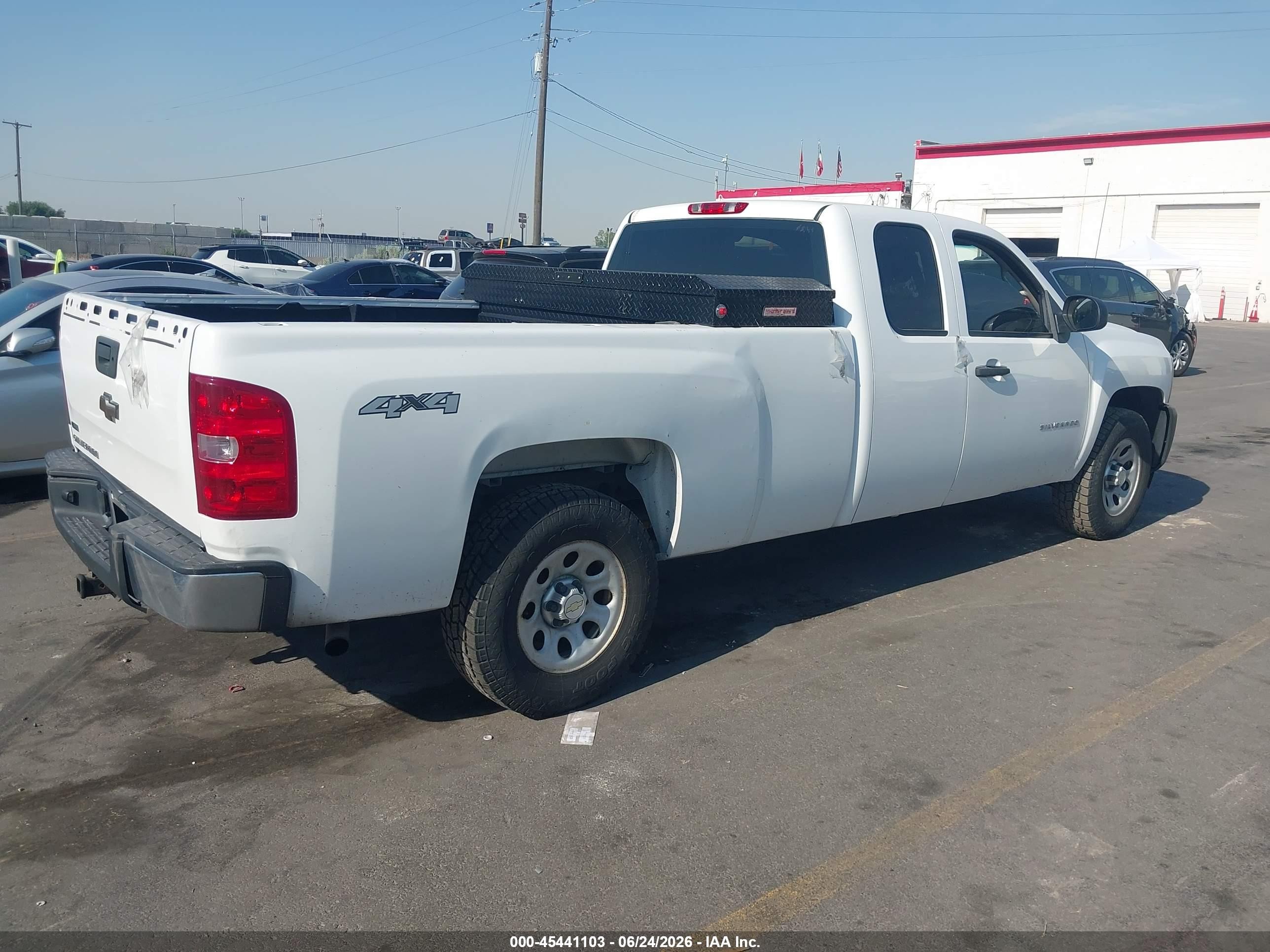 2010 Chevrolet Silverado 1500 Work Truck White vin: 1GCSKPE05AZ250173