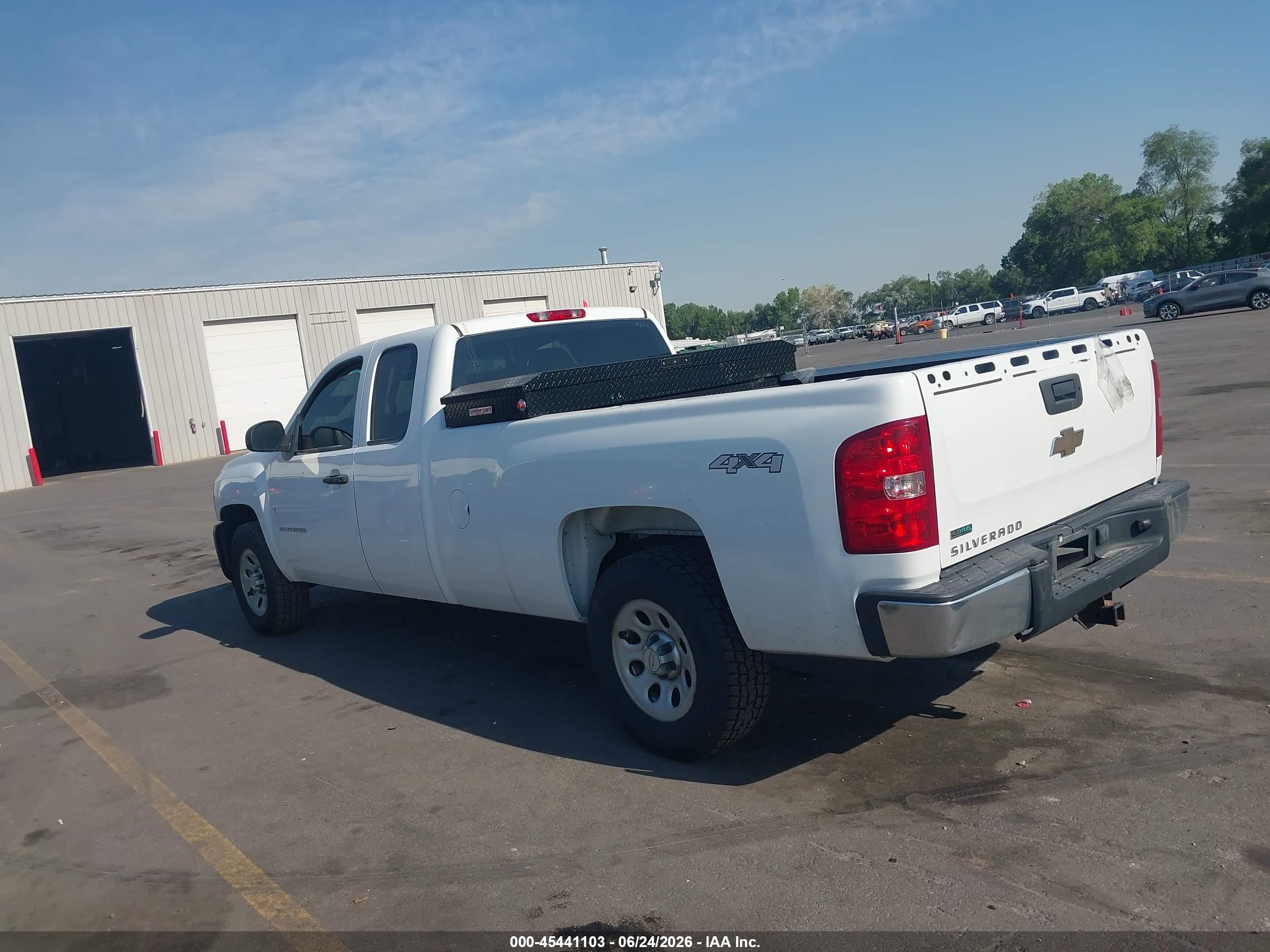 2010 Chevrolet Silverado 1500 Work Truck White vin: 1GCSKPE05AZ250173
