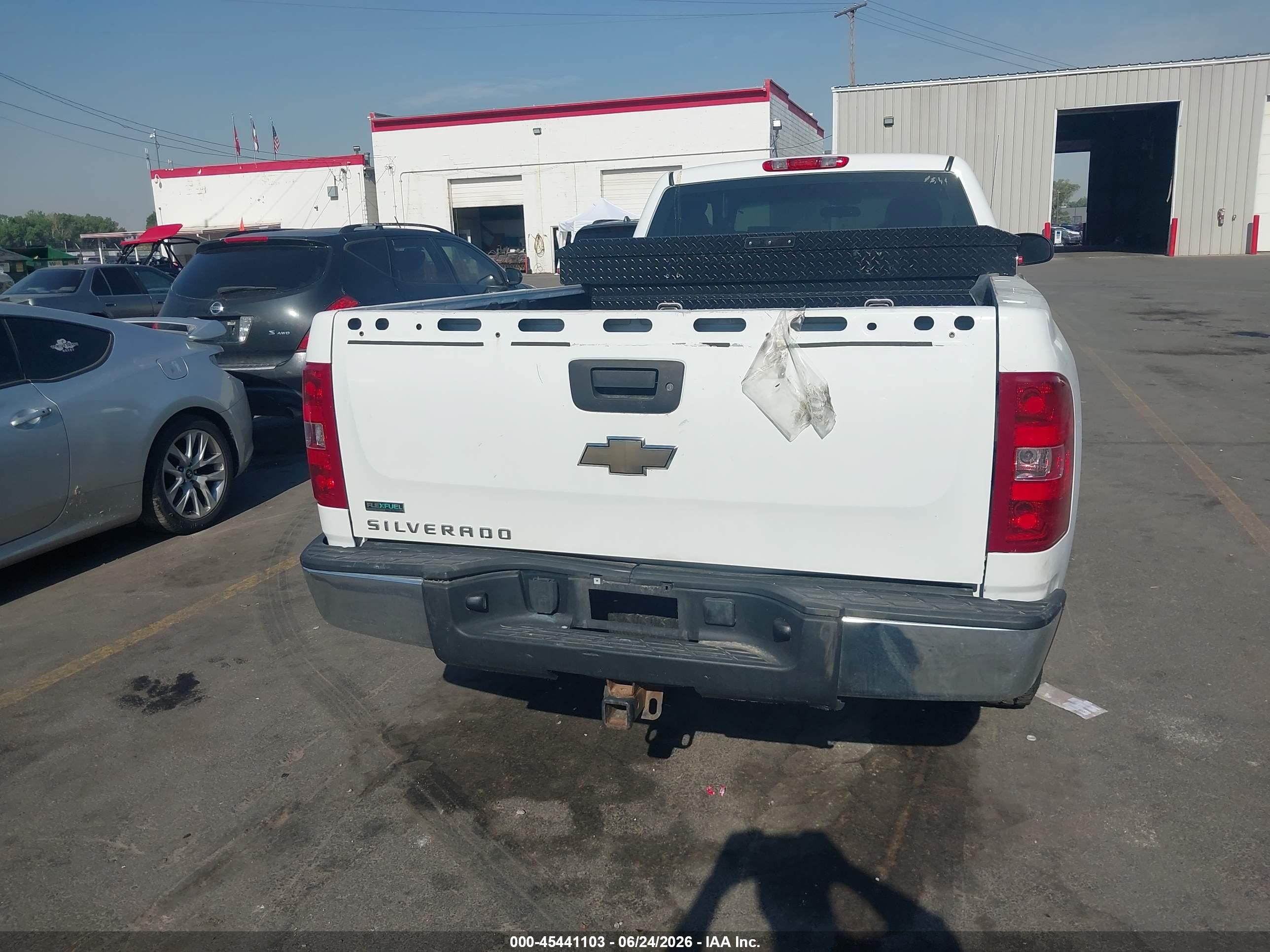 2010 Chevrolet Silverado 1500 Work Truck White vin: 1GCSKPE05AZ250173