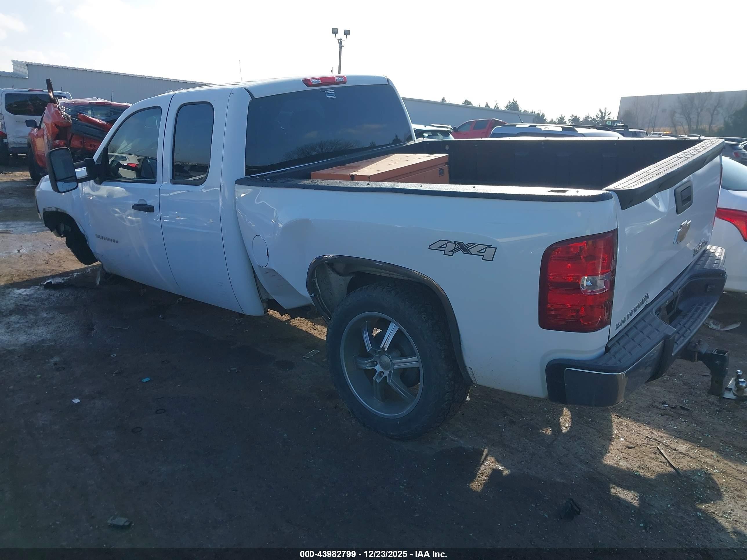 2010 Chevrolet Silverado 1500 Work Truck White vin: 1GCSKPE36AZ296444
