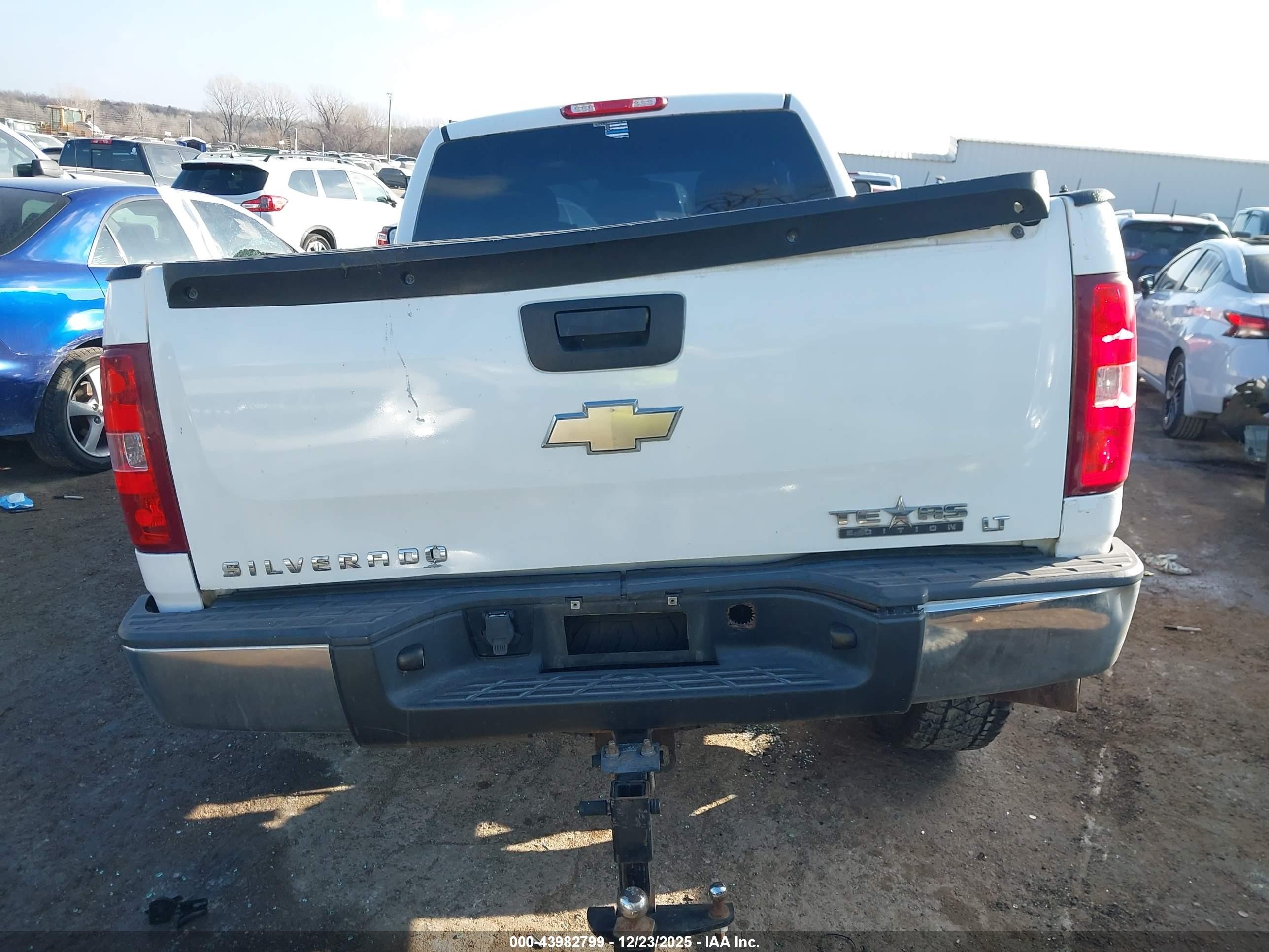 2010 Chevrolet Silverado 1500 Work Truck White vin: 1GCSKPE36AZ296444