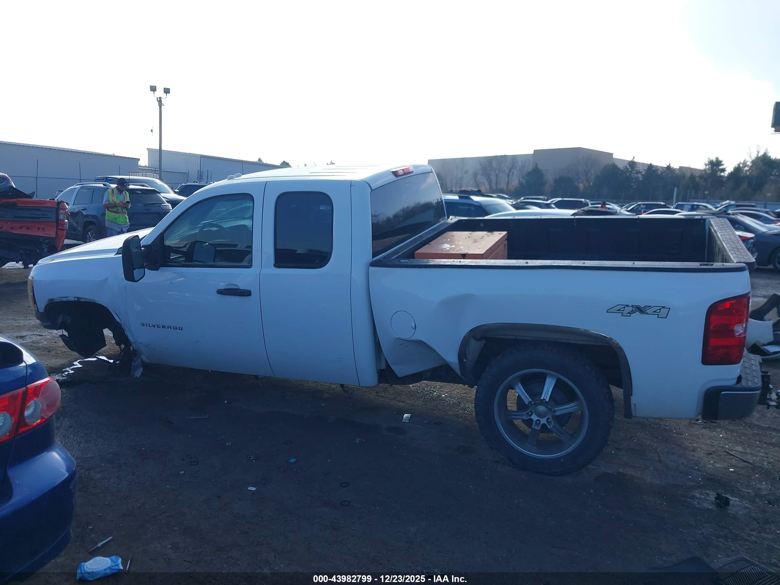 2010 Chevrolet Silverado 1500 Work Truck White vin: 1GCSKPE36AZ296444