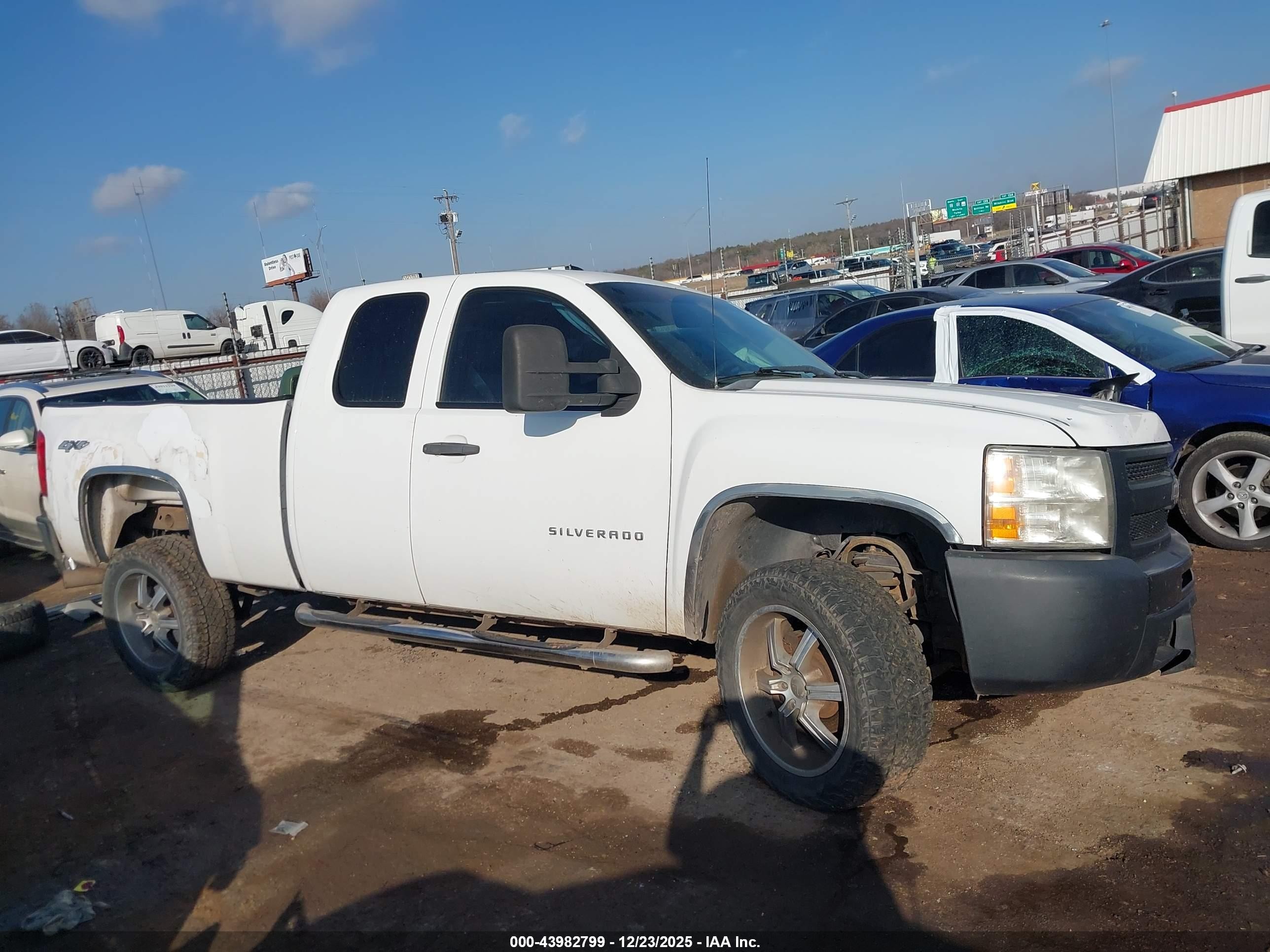2010 Chevrolet Silverado 1500 Work Truck White vin: 1GCSKPE36AZ296444