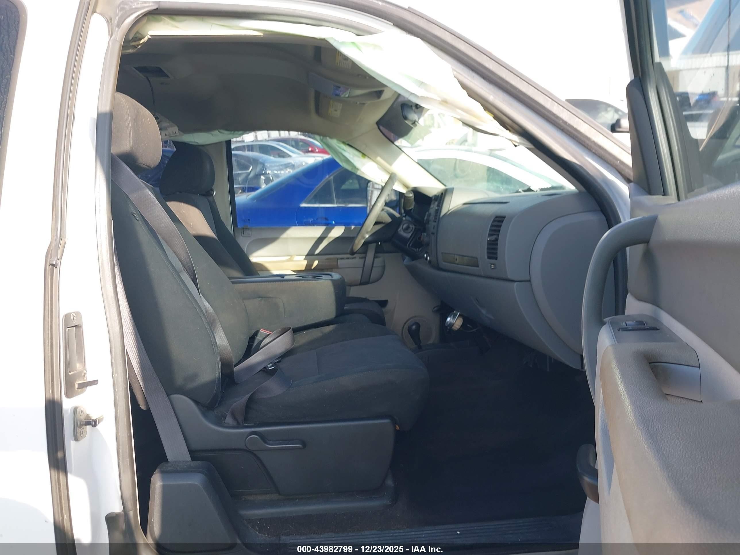 2010 Chevrolet Silverado 1500 Work Truck White vin: 1GCSKPE36AZ296444