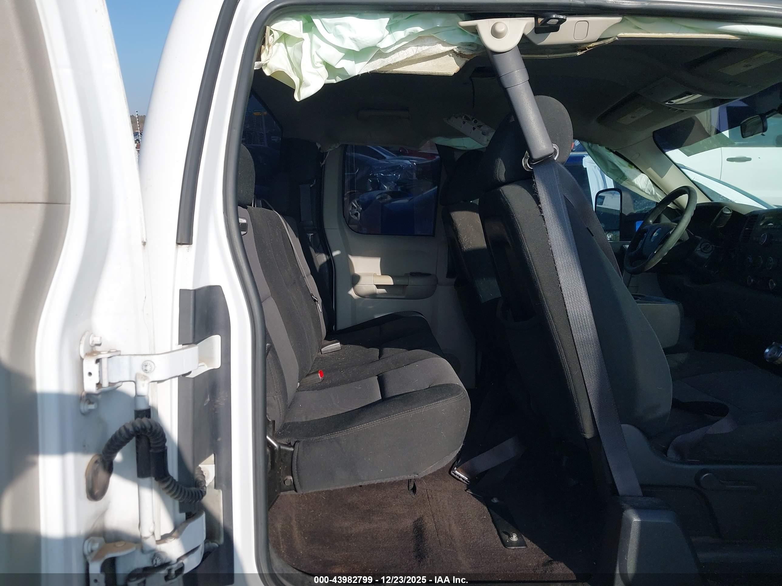 2010 Chevrolet Silverado 1500 Work Truck White vin: 1GCSKPE36AZ296444