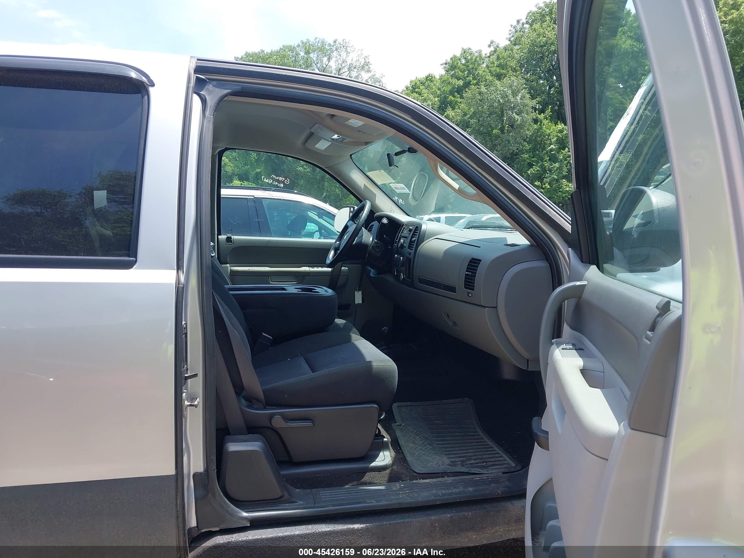 2010 Chevrolet Silverado 1500 Work Truck Silver vin: 1GCSKPEA2AZ290204