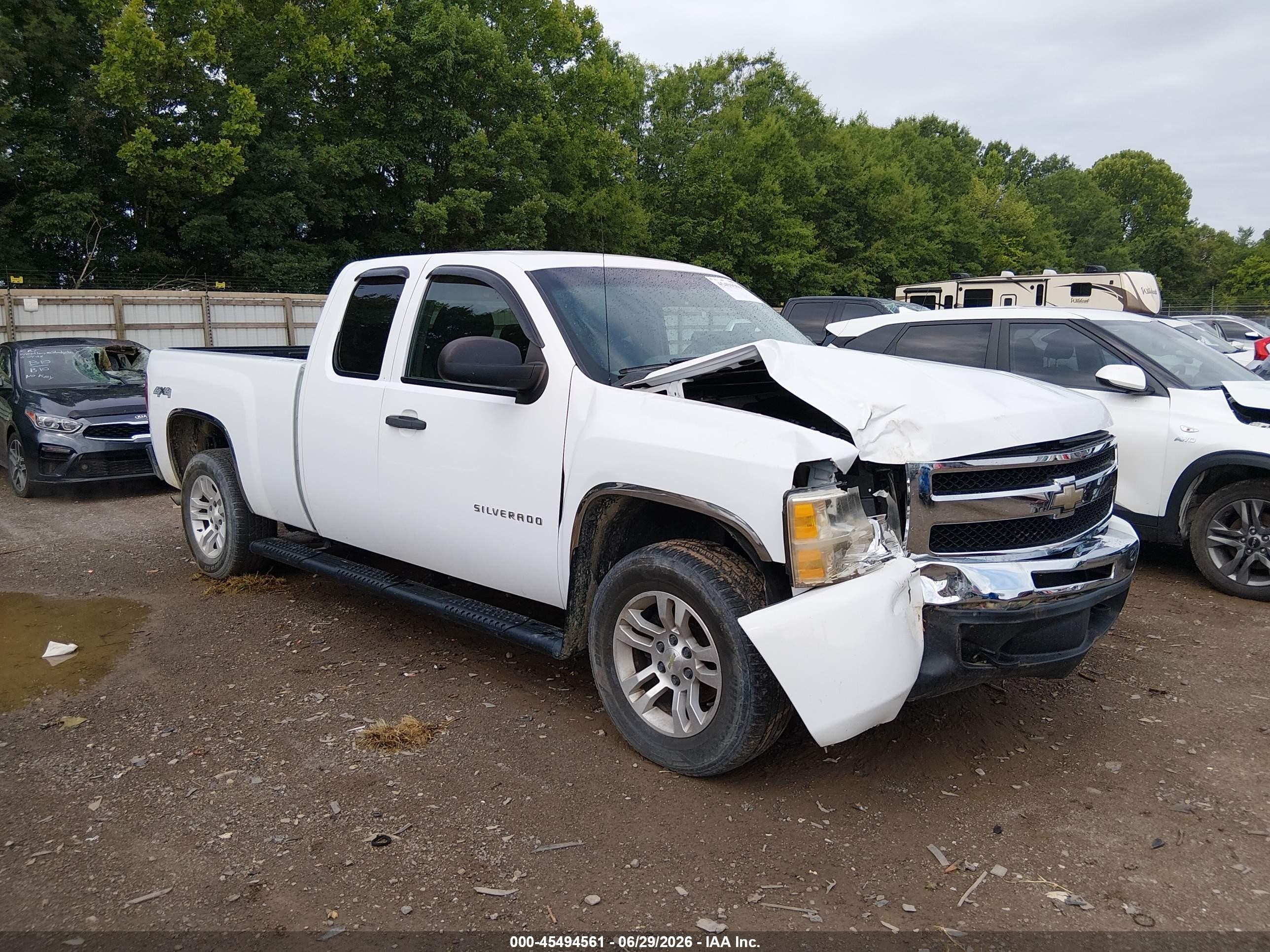 2010 Chevrolet Silverado 1500 Work Truck White vin: 1GCSKPEAXAZ188617