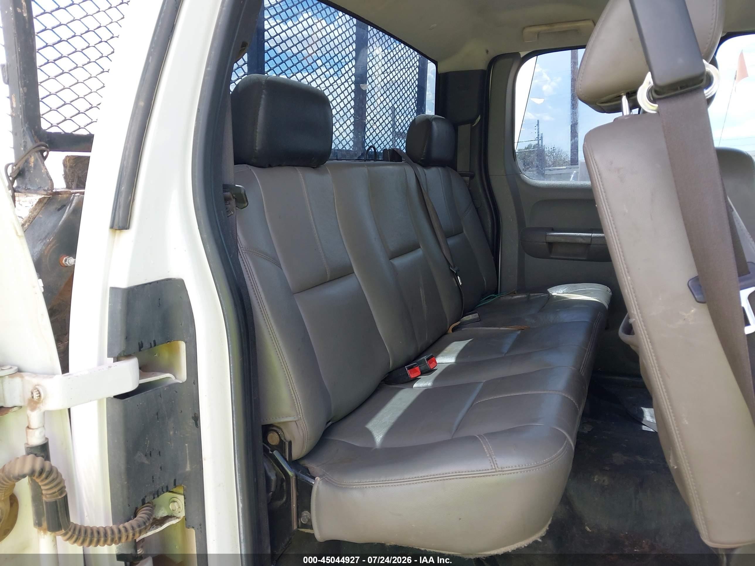 2010 Chevrolet Silverado 1500 Work Truck White vin: 1GCSKPEAXAZ241543