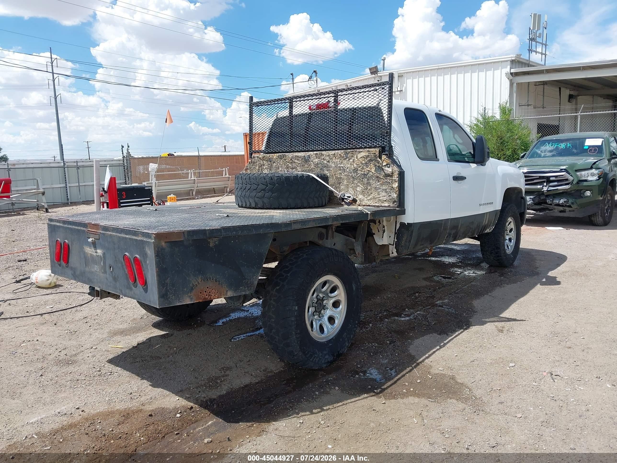 2010 Chevrolet Silverado 1500 Work Truck White vin: 1GCSKPEAXAZ241543