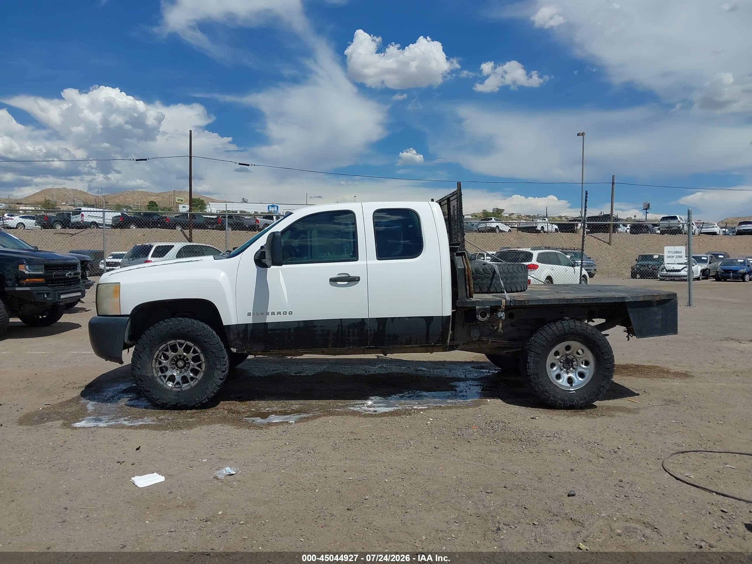 2010 Chevrolet Silverado 1500 Work Truck White vin: 1GCSKPEAXAZ241543