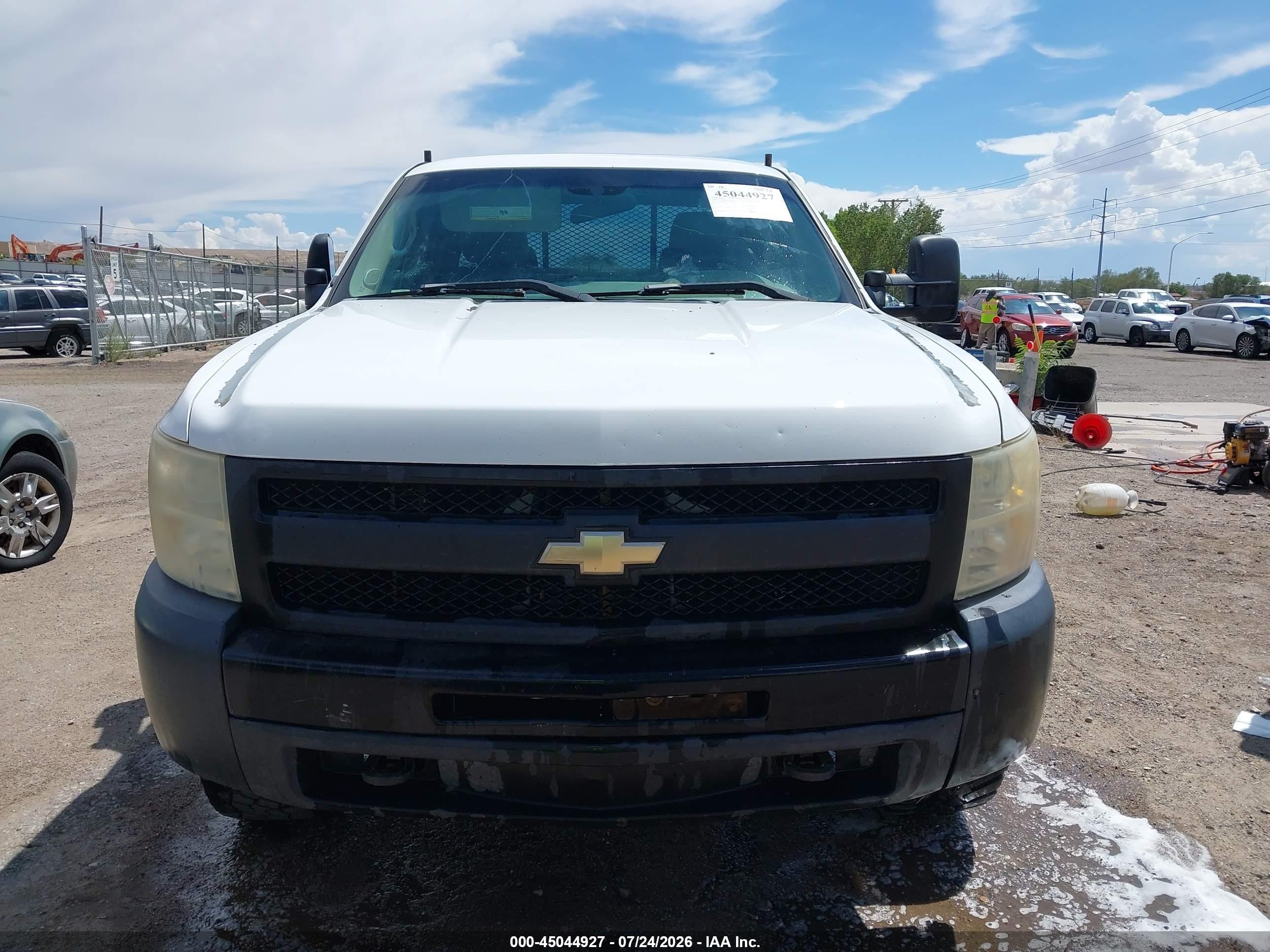 2010 Chevrolet Silverado 1500 Work Truck White vin: 1GCSKPEAXAZ241543