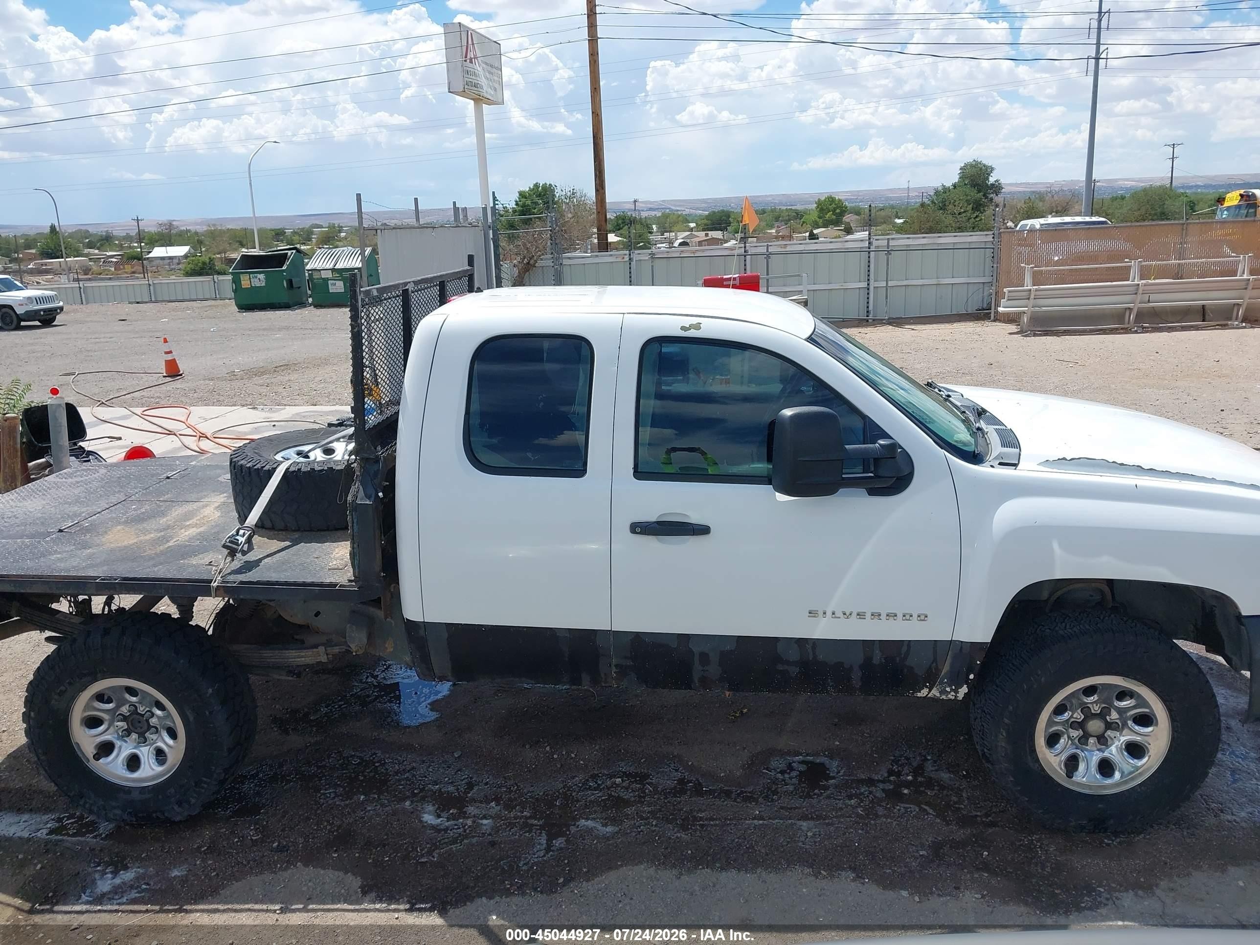 2010 Chevrolet Silverado 1500 Work Truck White vin: 1GCSKPEAXAZ241543
