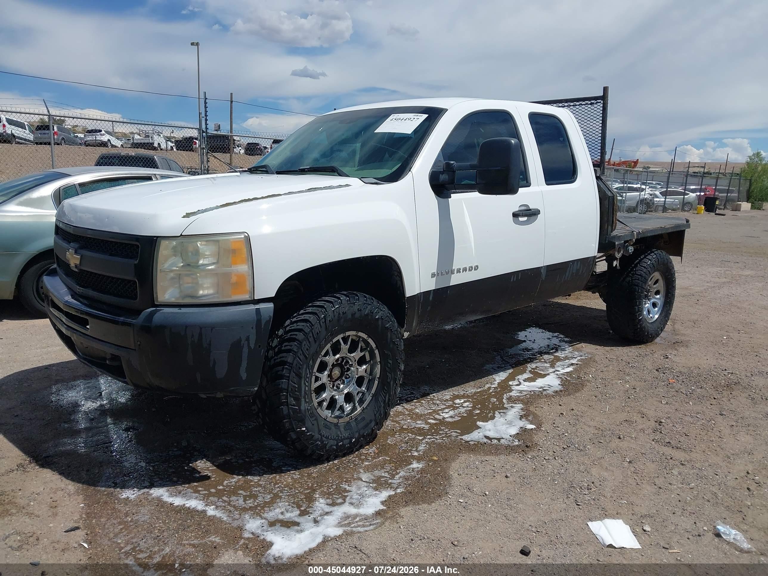 2010 Chevrolet Silverado 1500 Work Truck White vin: 1GCSKPEAXAZ241543