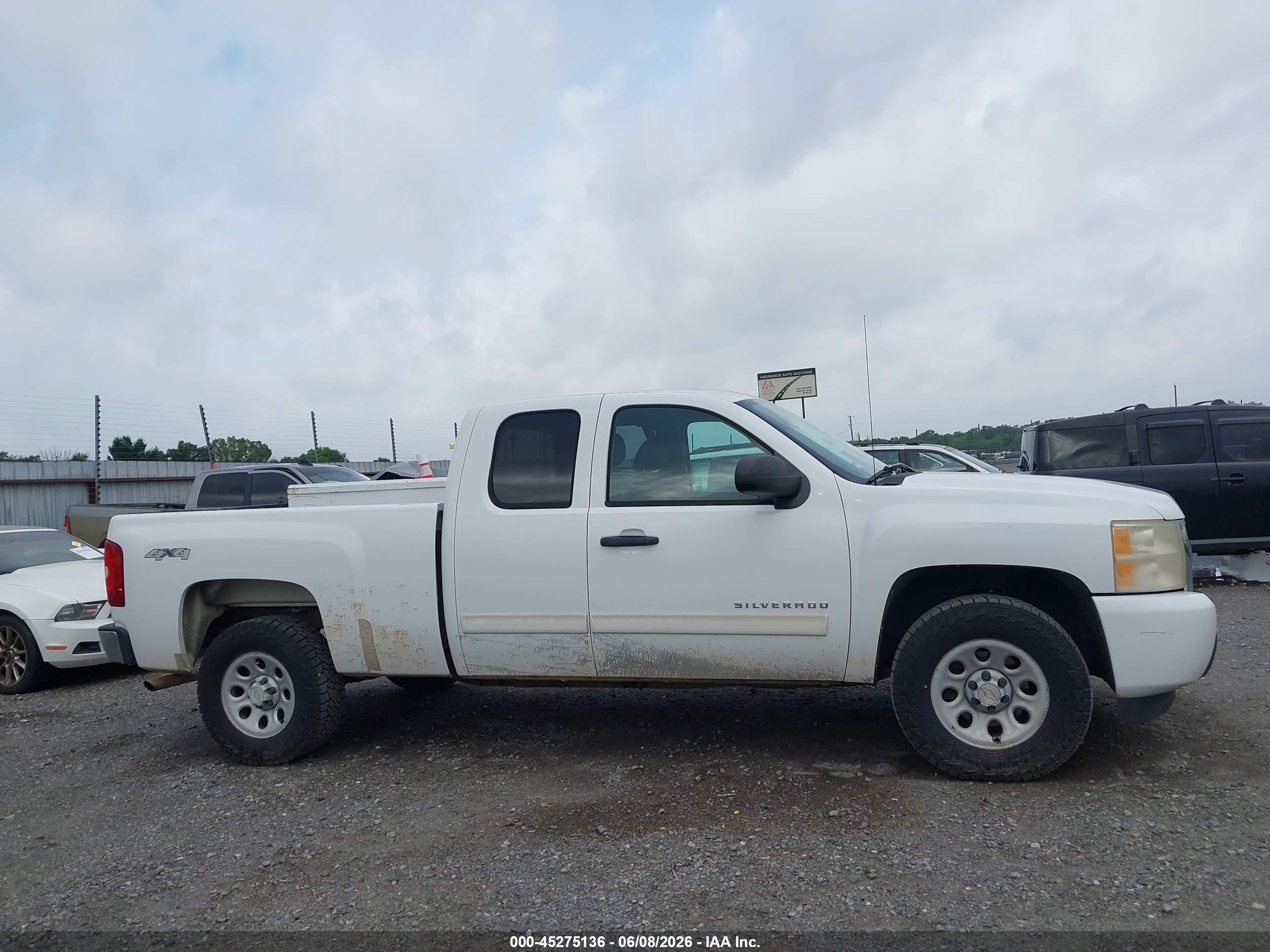 2010 Chevrolet Silverado 1500 Ls White vin: 1GCSKREA0AZ240767