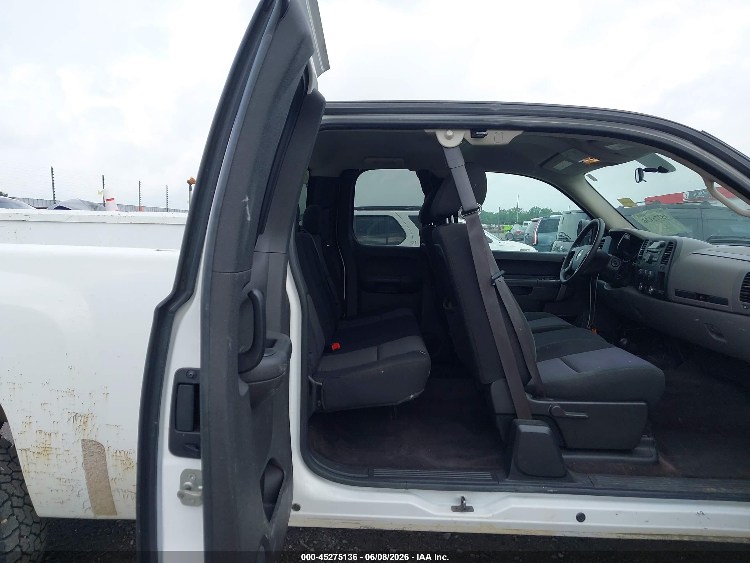 2010 Chevrolet Silverado 1500 Ls White vin: 1GCSKREA0AZ240767