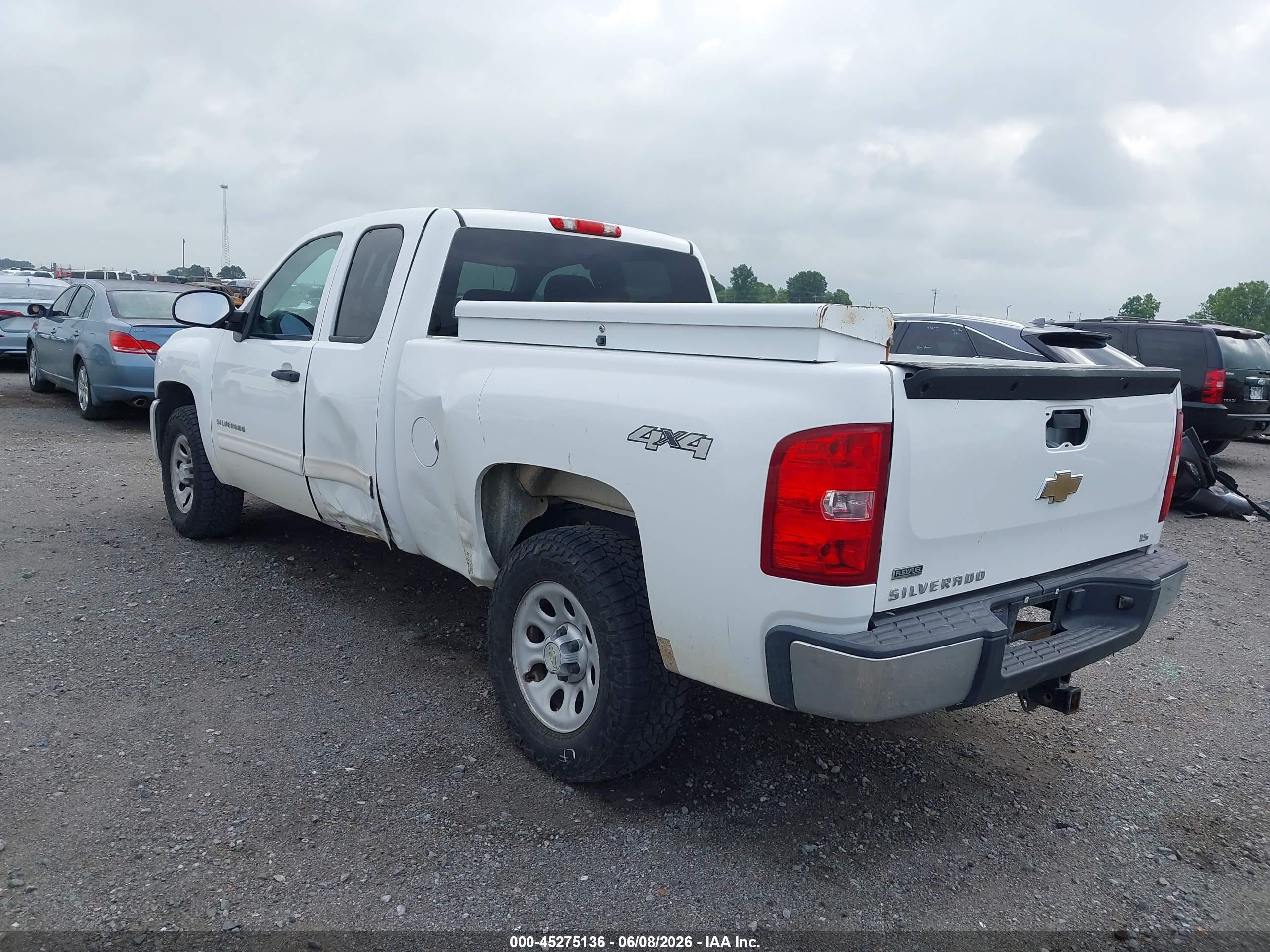 2010 Chevrolet Silverado 1500 Ls White vin: 1GCSKREA0AZ240767