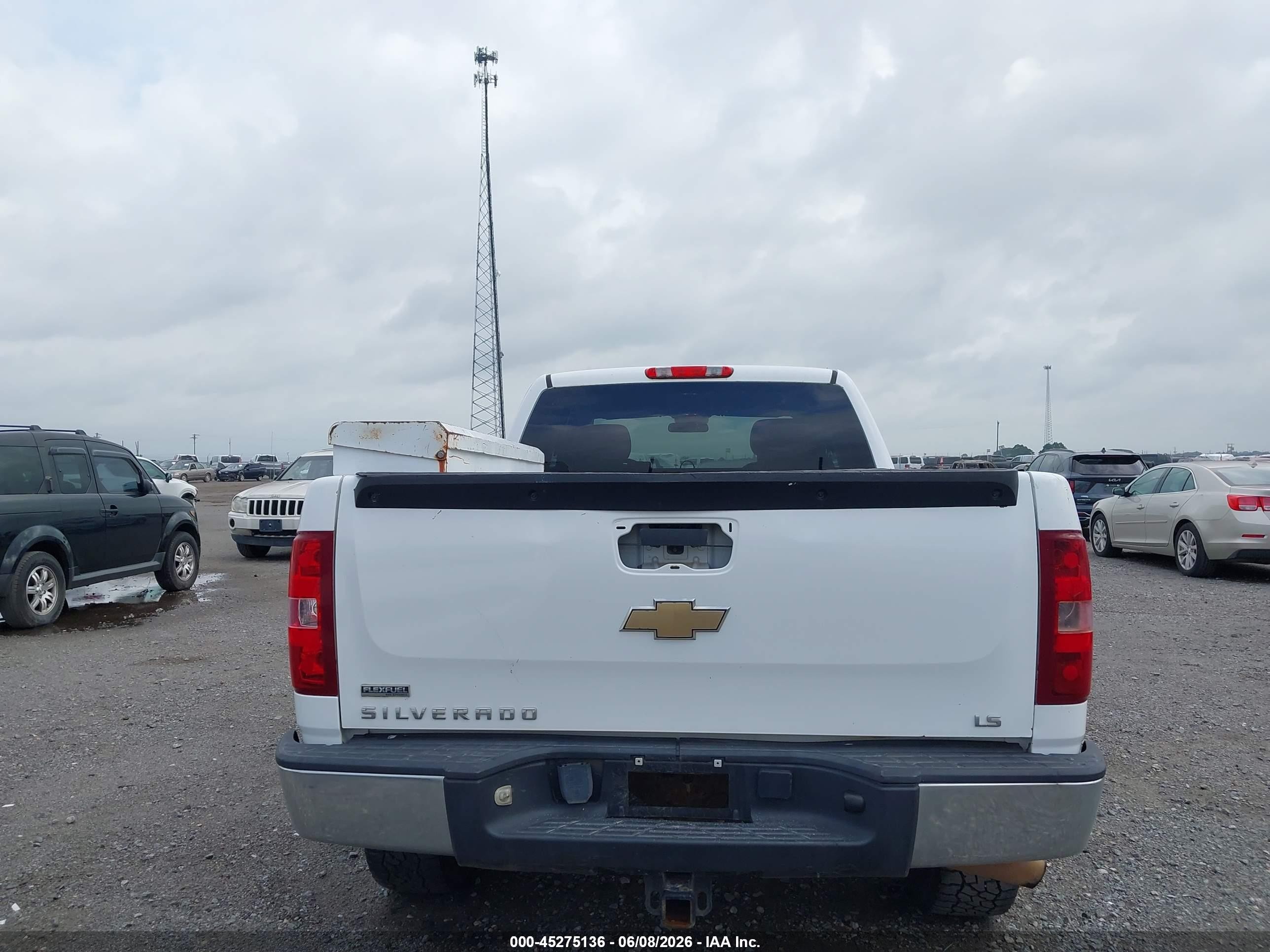 2010 Chevrolet Silverado 1500 Ls White vin: 1GCSKREA0AZ240767