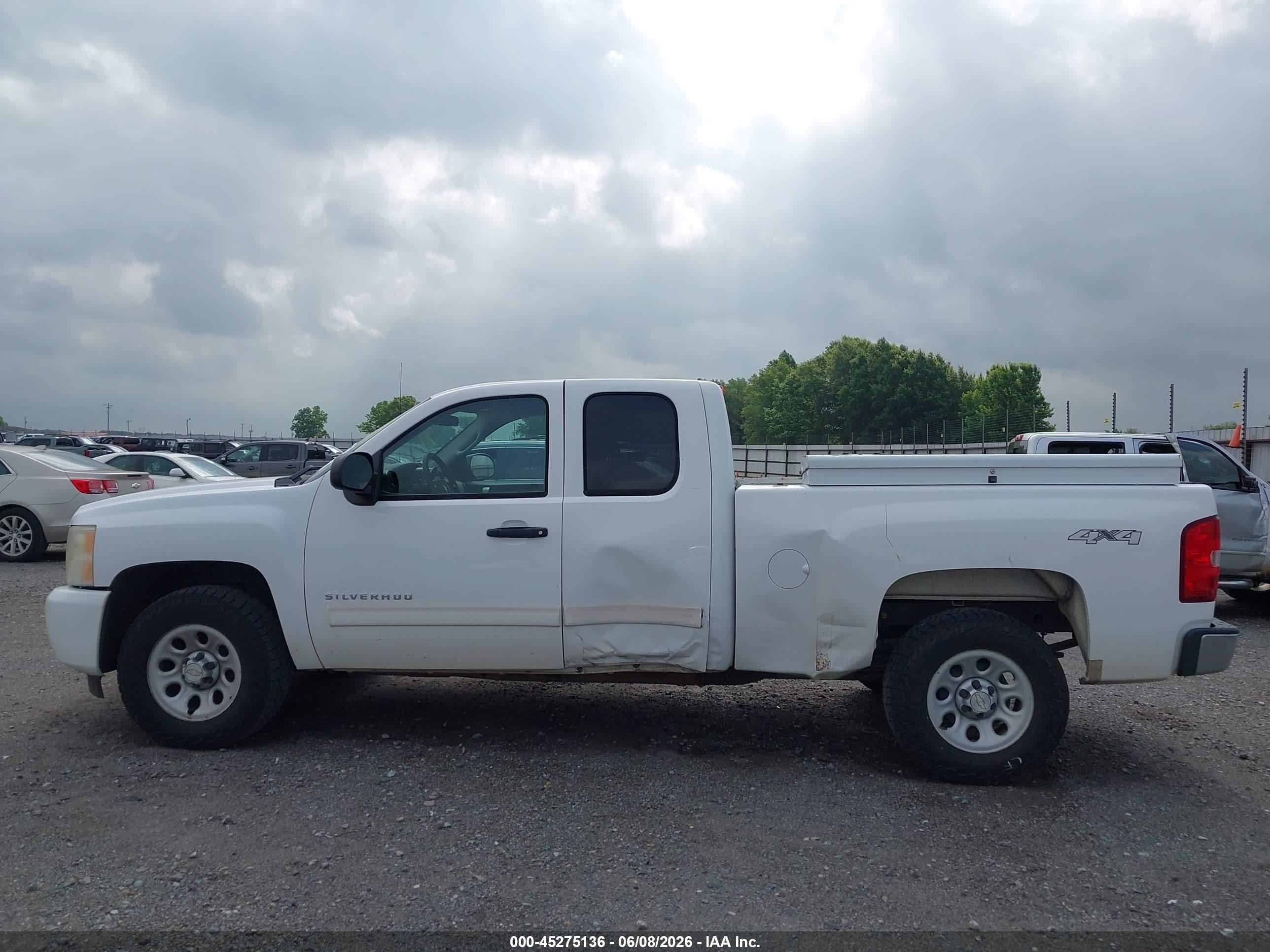 2010 Chevrolet Silverado 1500 Ls White vin: 1GCSKREA0AZ240767