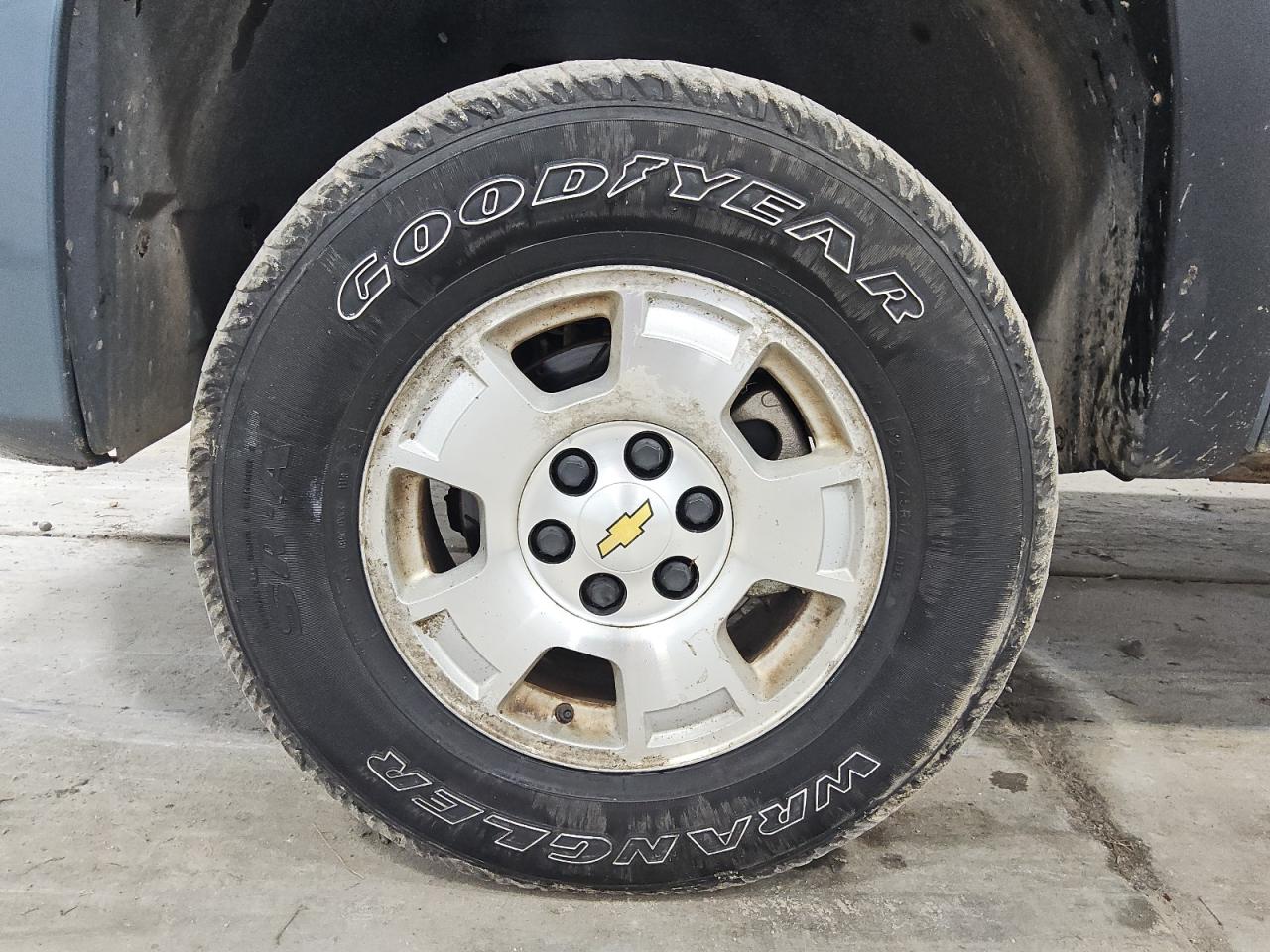 2010 Chevrolet Silverado K1500 Lt Blue vin: 1GCSKSE30AZ152357 Damage: Right Rear Wheel, Corrosion, > 12 Inches