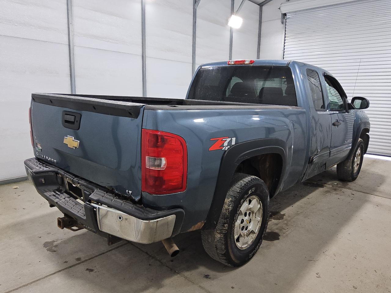 2010 Chevrolet Silverado K1500 Lt Blue vin: 1GCSKSE30AZ152357 Damage: Right Qtr Panel Cladding, Multiple Scratches Heavy, 4