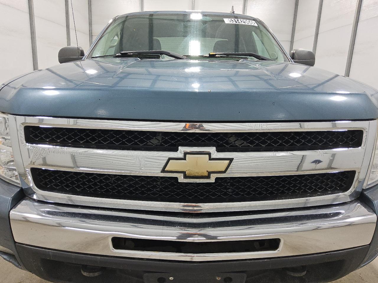 2010 Chevrolet Silverado K1500 Lt Blue vin: 1GCSKSE30AZ152357 Damage: Grille, Multiple Scratches Heavy, 10 Or More