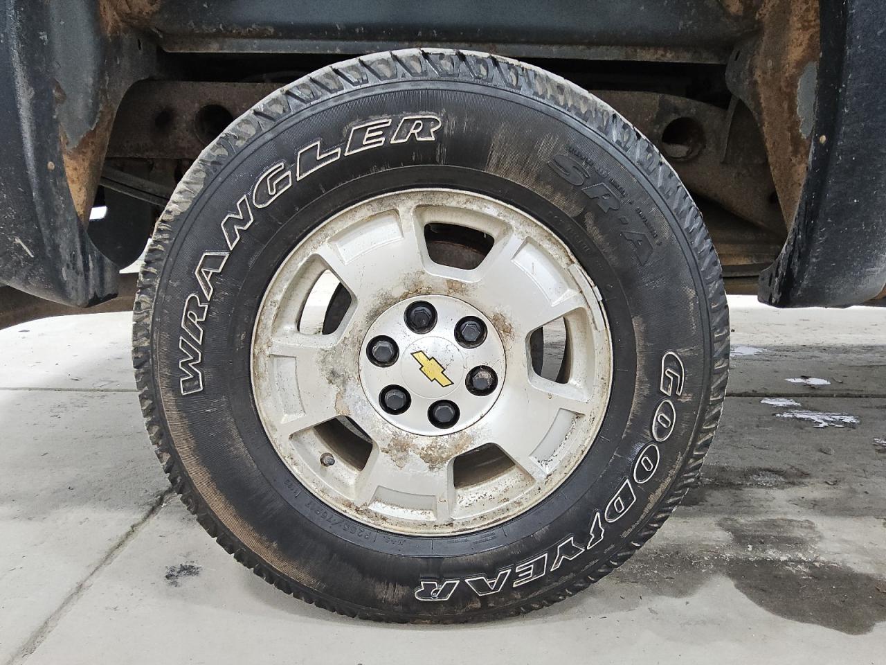 2010 Chevrolet Silverado K1500 Lt Blue vin: 1GCSKSE30AZ152357 Damage: Right Rear Wheel, Bent, Replacement Required