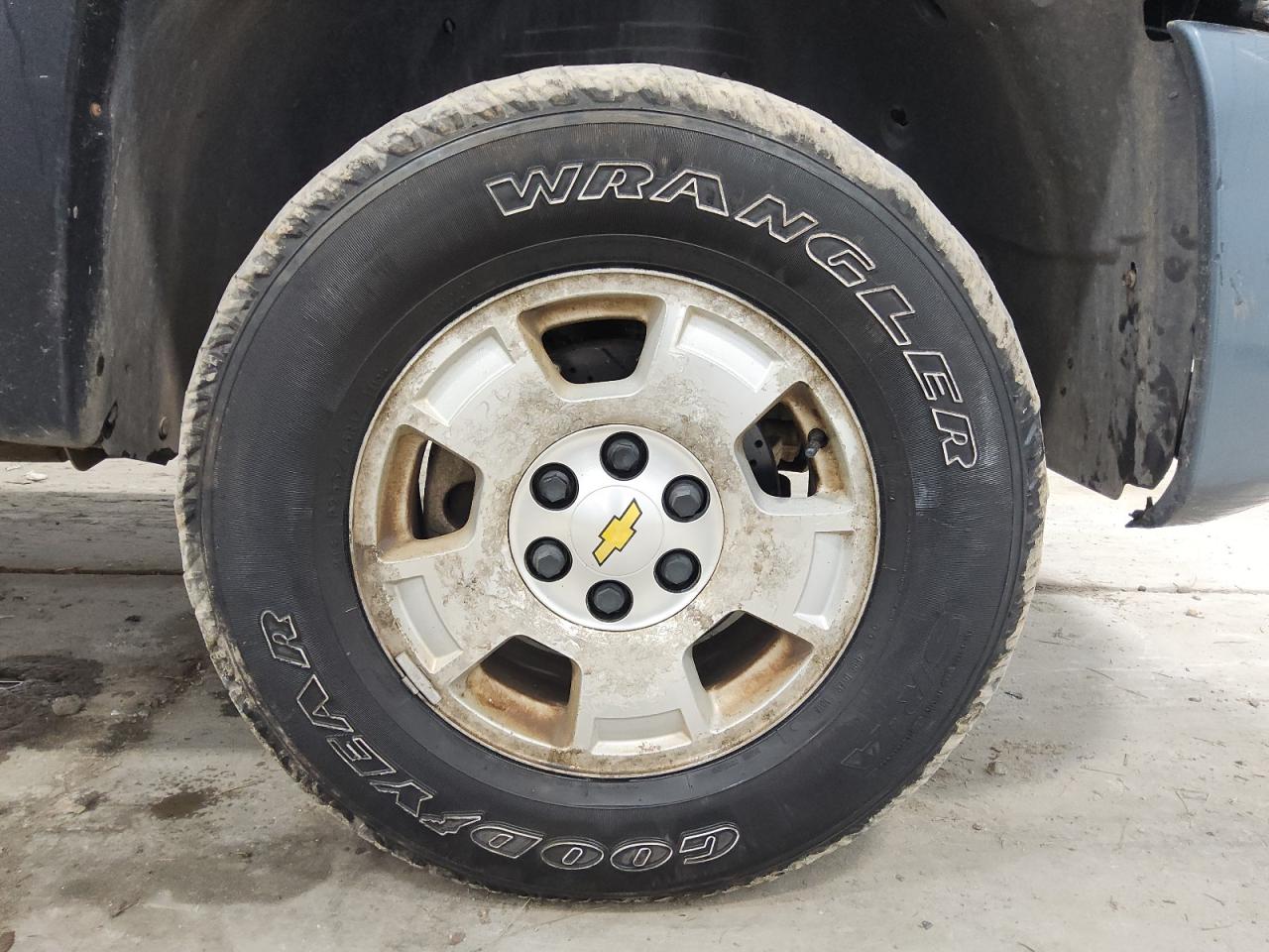 2010 Chevrolet Silverado K1500 Lt Blue vin: 1GCSKSE30AZ152357 Damage: Right Front Wheel, Corrosion, > 12 Inches