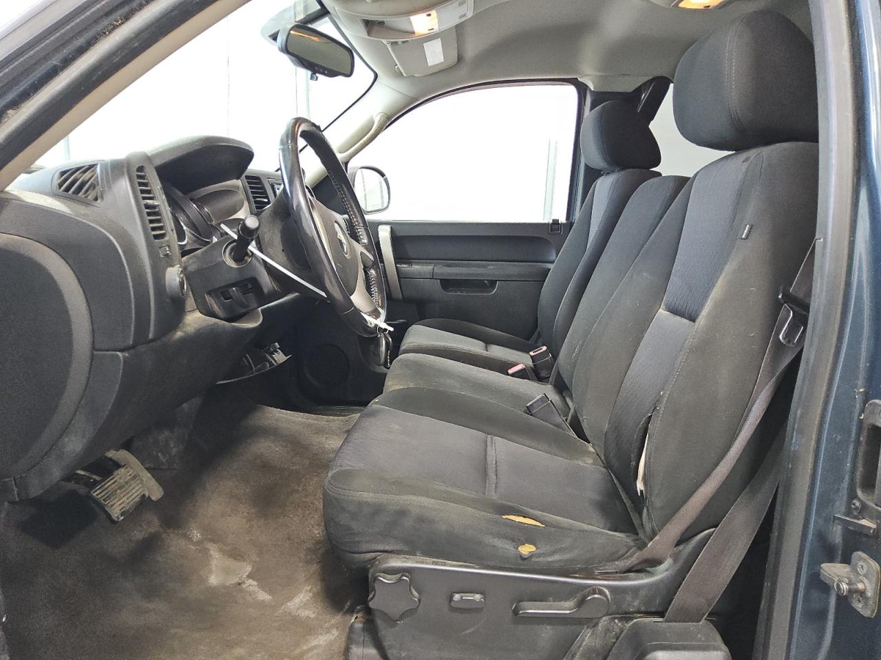 2010 Chevrolet Silverado K1500 Lt Blue vin: 1GCSKSE30AZ152357 Damage: Steering Wheel, Worn, Replacement Required
