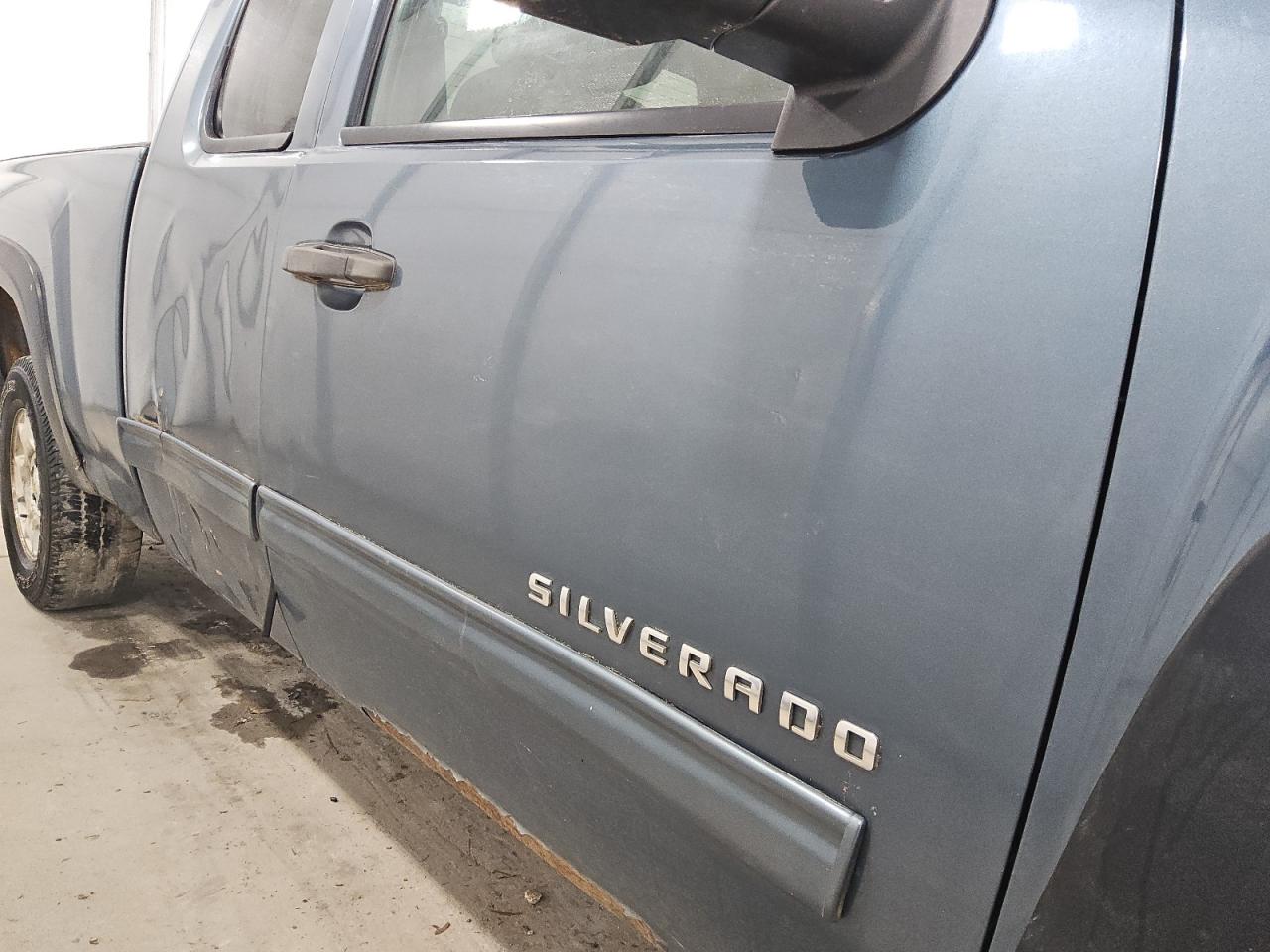 2010 Chevrolet Silverado K1500 Lt Blue vin: 1GCSKSE30AZ152357 Damage: Right Front Door, Rust, Severe Damage