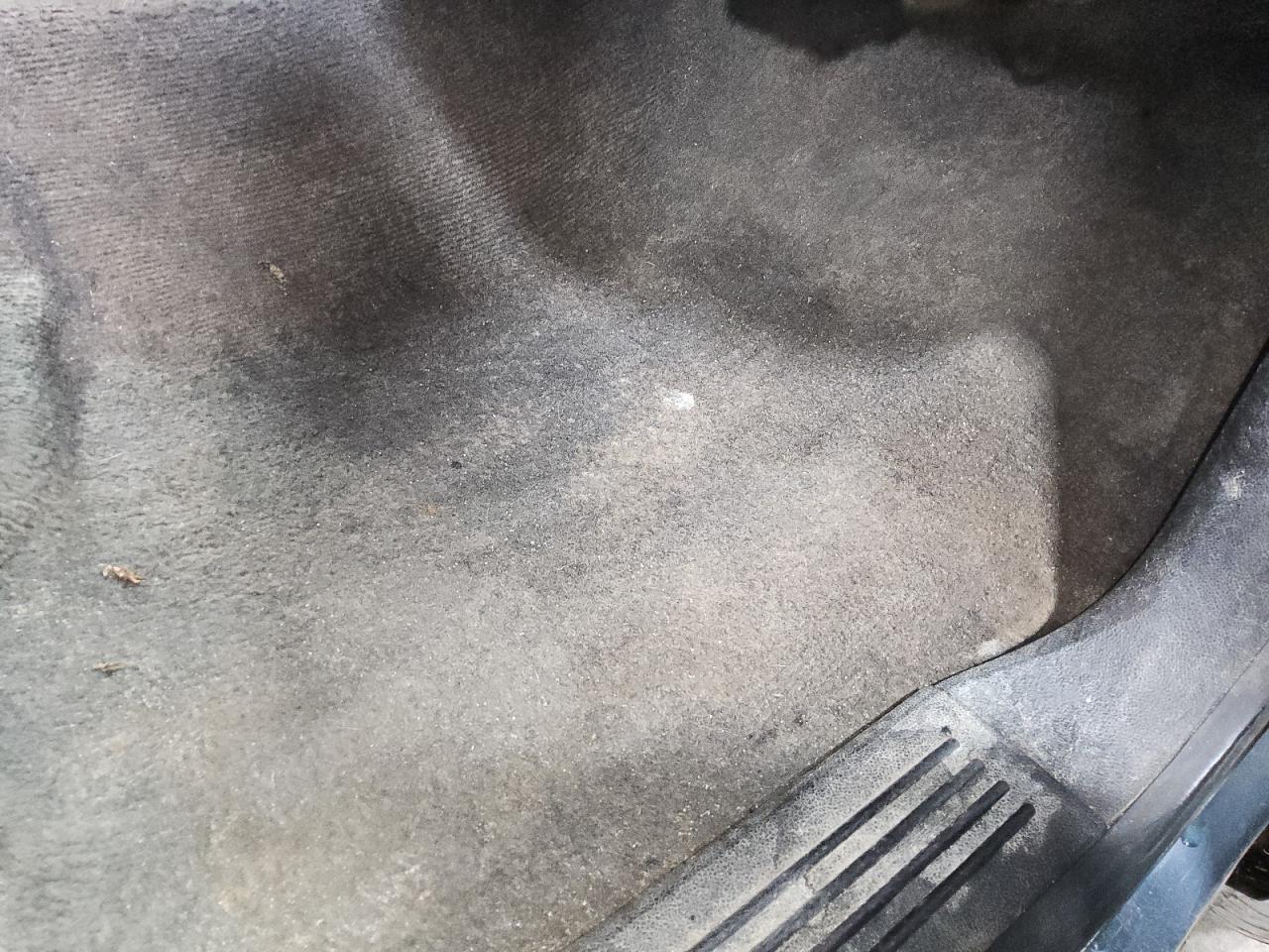 2010 Chevrolet Silverado K1500 Lt Blue vin: 1GCSKSE30AZ152357 Damage: Right Front Carpet, Worn, Replacement Required