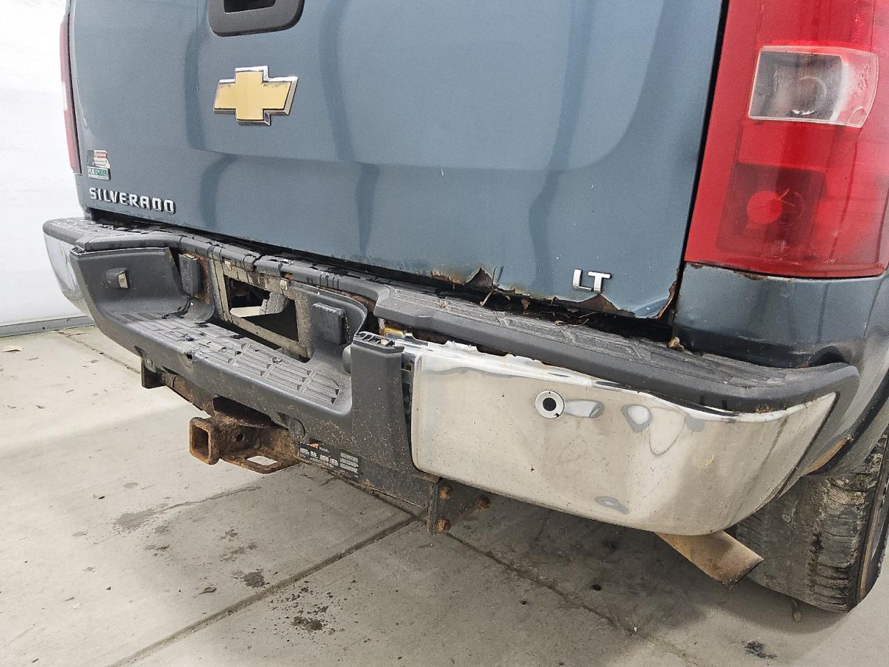 2010 Chevrolet Silverado K1500 Lt Blue vin: 1GCSKSE30AZ152357 Damage: Rear Metal Bumper Chrome, Dent(S) W/No Paint Dmg, > 12 Inches