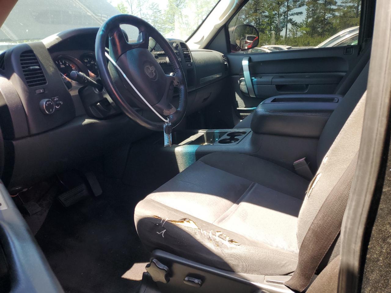 2010 Chevrolet Silverado K1500 Lt Черный vin: 1GCSKSE30AZ281618 Damage: Left Front Seat Cushion, Torn, > 12 Inches