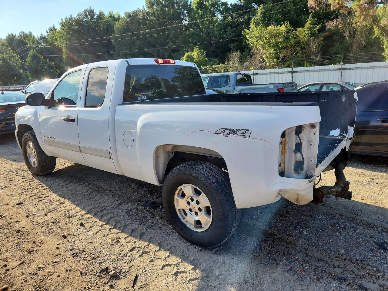 2010 Chev Silverado White vin: 1GCSKSE35AZ102716