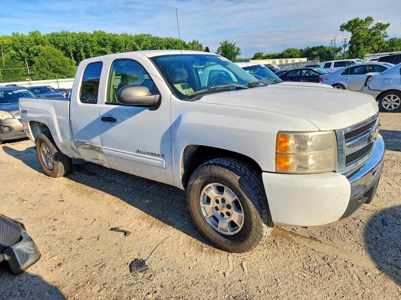 2010 Chev Silverado White vin: 1GCSKSE35AZ102716