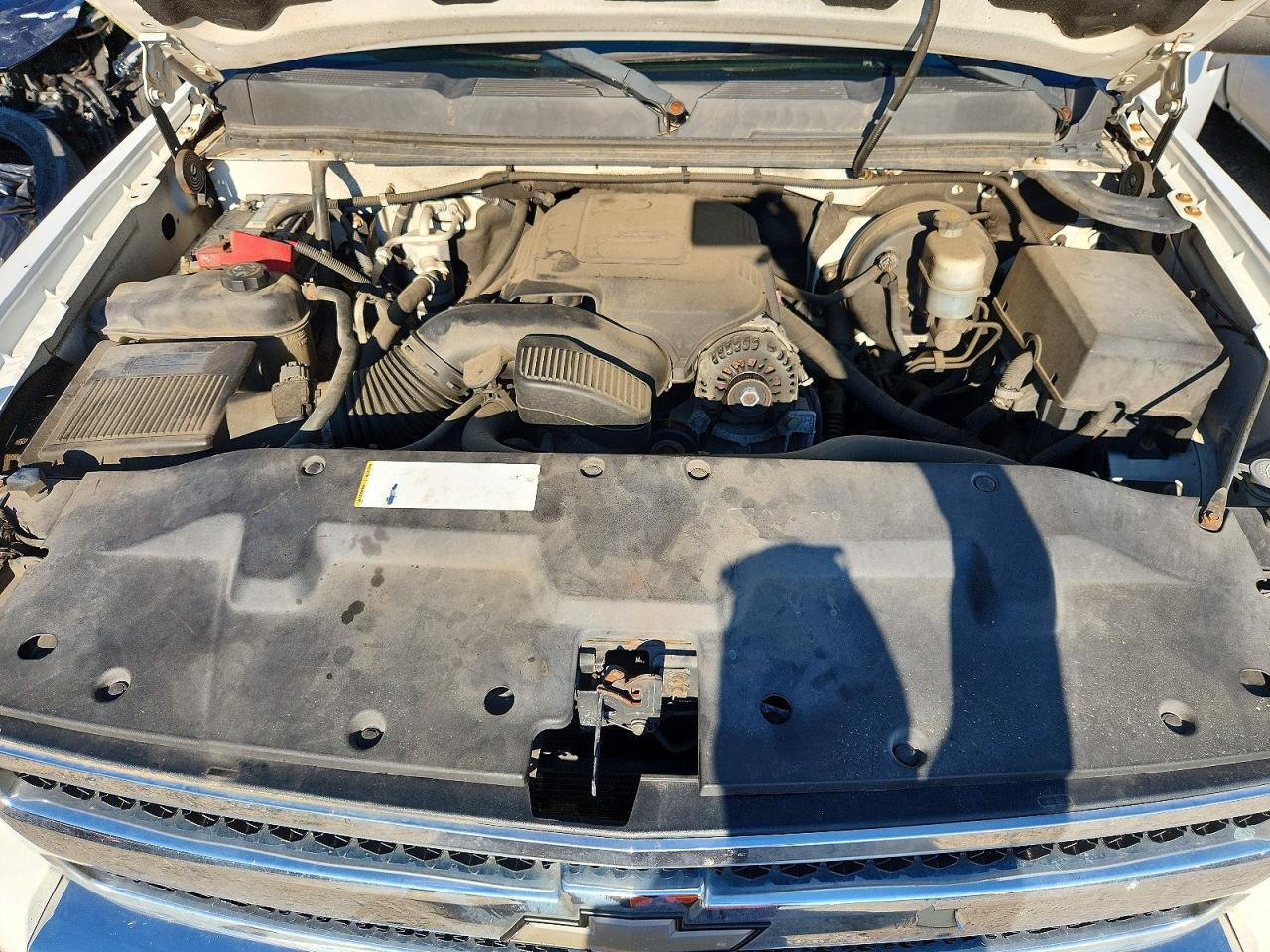 2010 Chev Silverado White vin: 1GCSKSE35AZ102716