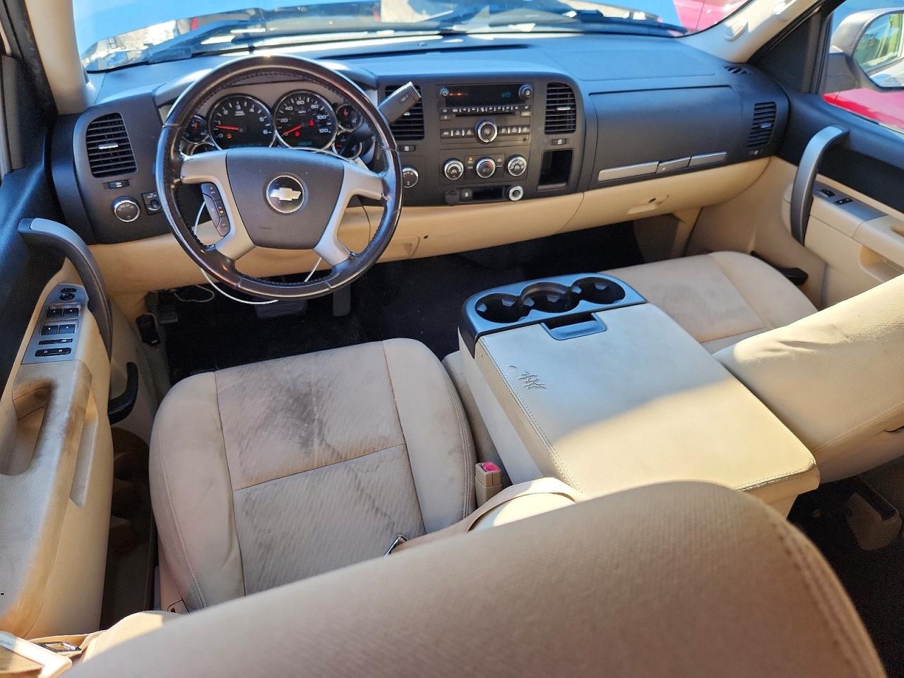 2010 Chev Silverado White vin: 1GCSKSE35AZ102716