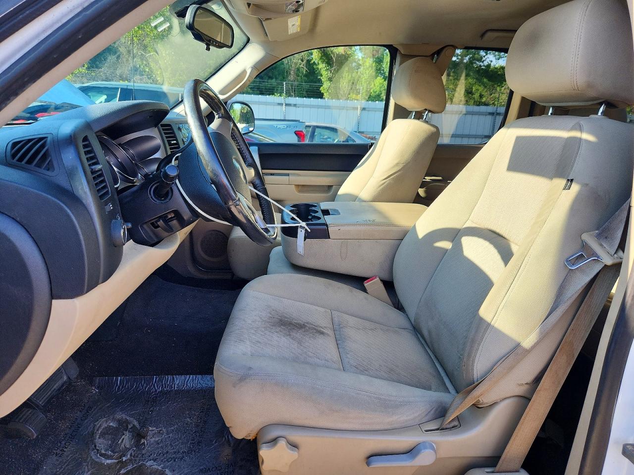 2010 Chev Silverado White vin: 1GCSKSE35AZ102716