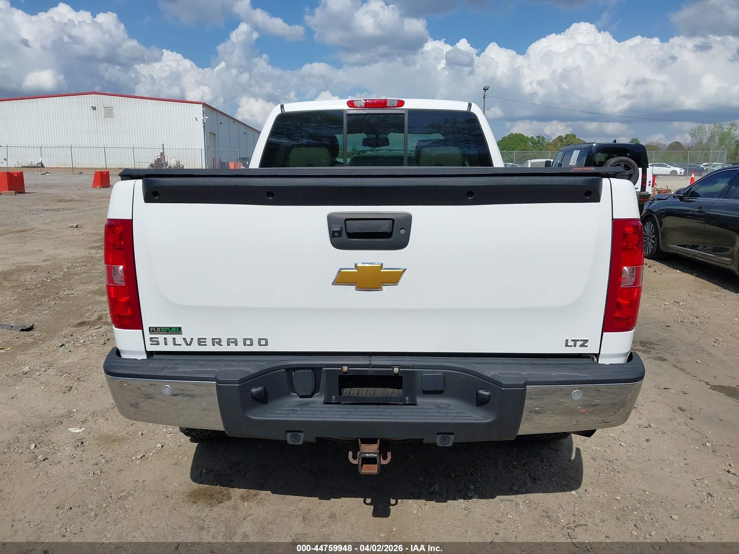 2010 Chevrolet Silverado 1500 Ltz White vin: 1GCSKTE35AZ136483
