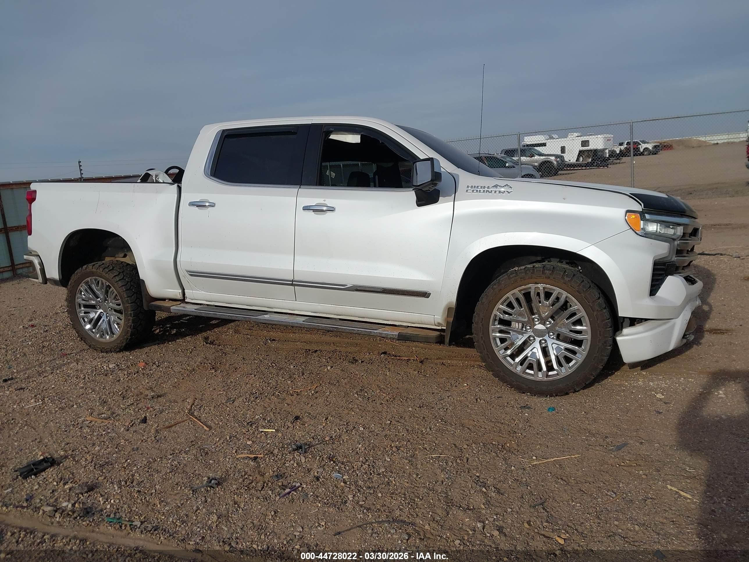 2022 Chevrolet Silverado 1500 High Country White vin: 1GCUDJED3NZ566051