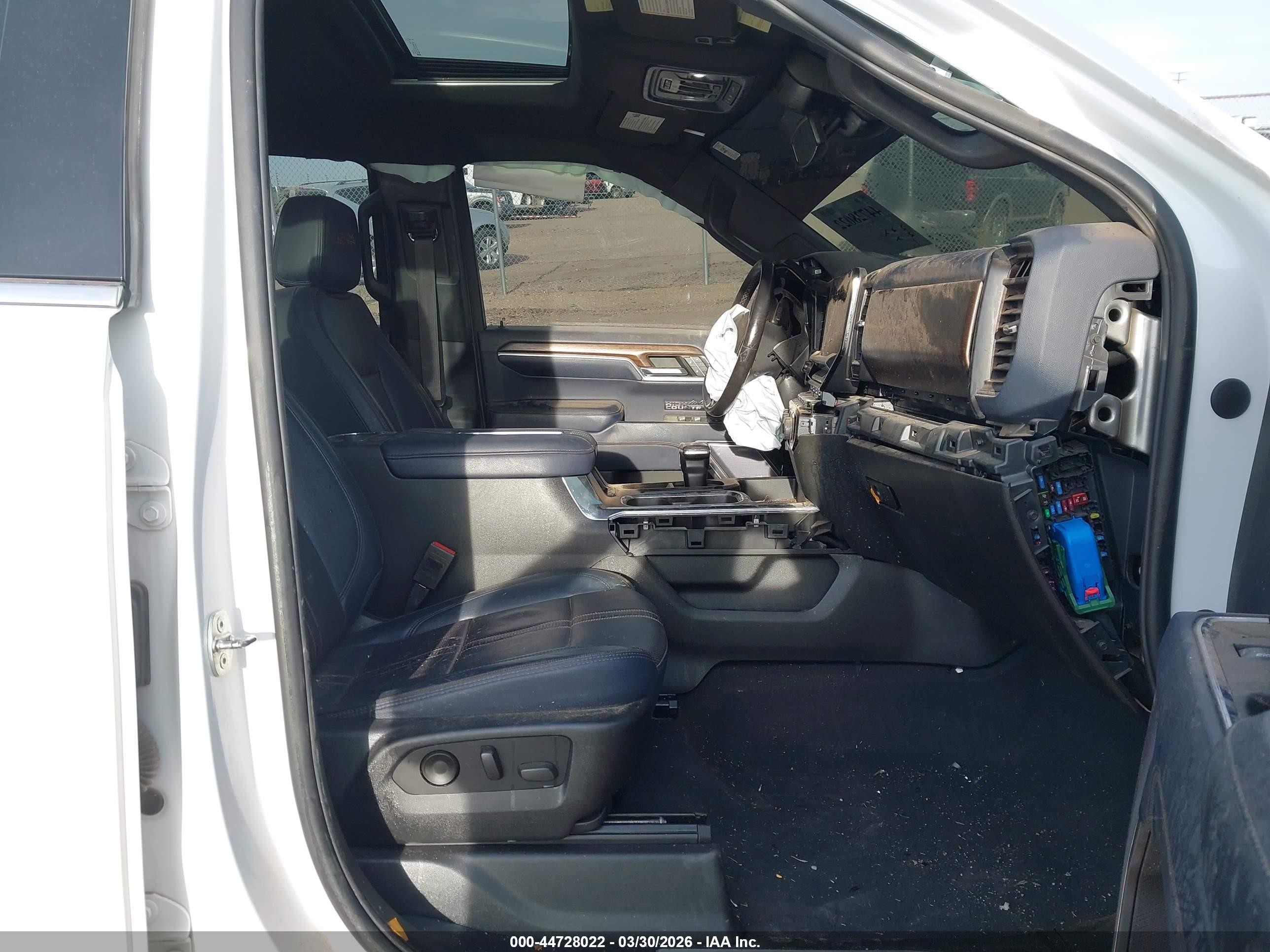 2022 Chevrolet Silverado 1500 High Country White vin: 1GCUDJED3NZ566051