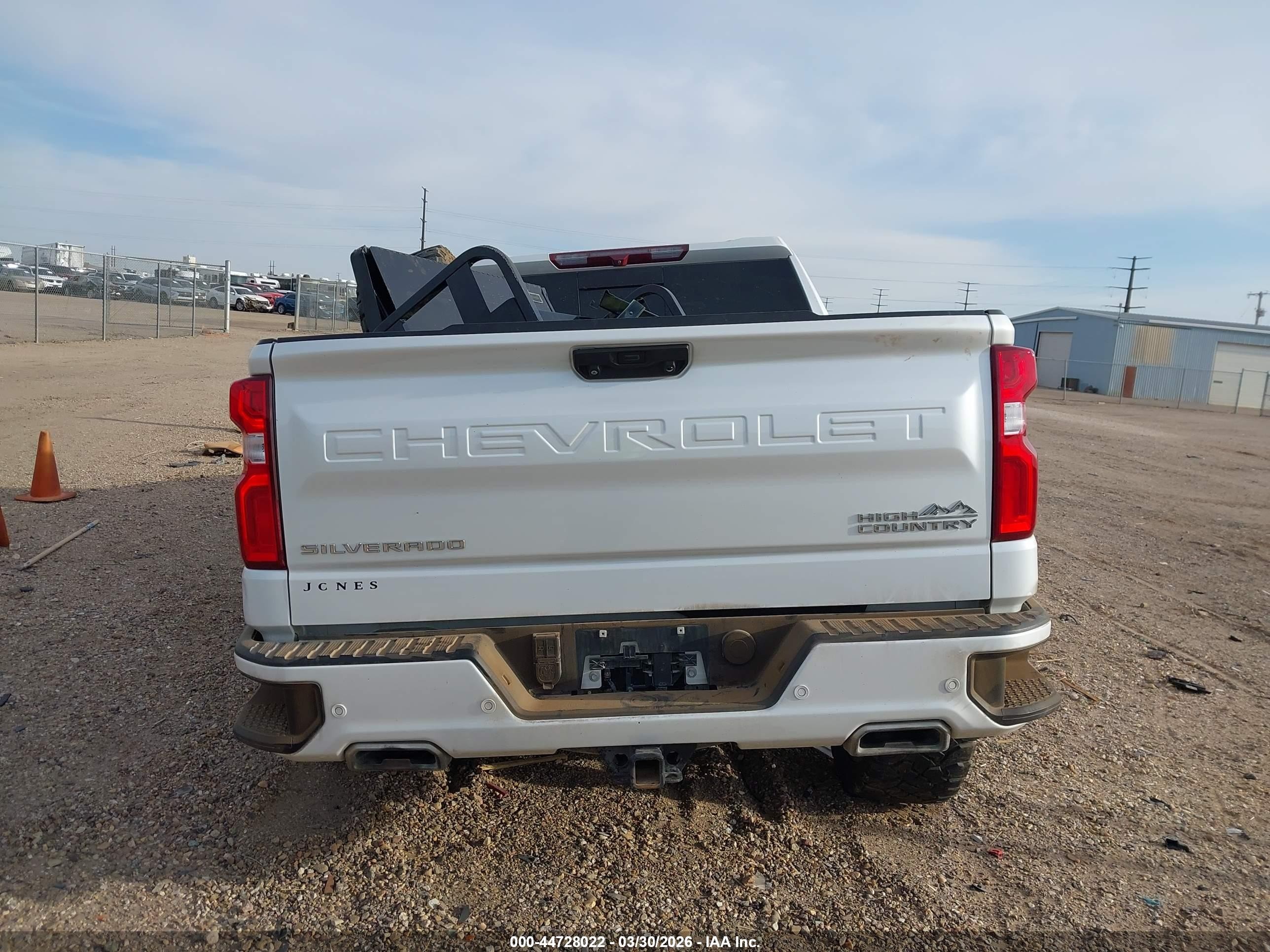 2022 Chevrolet Silverado 1500 High Country White vin: 1GCUDJED3NZ566051