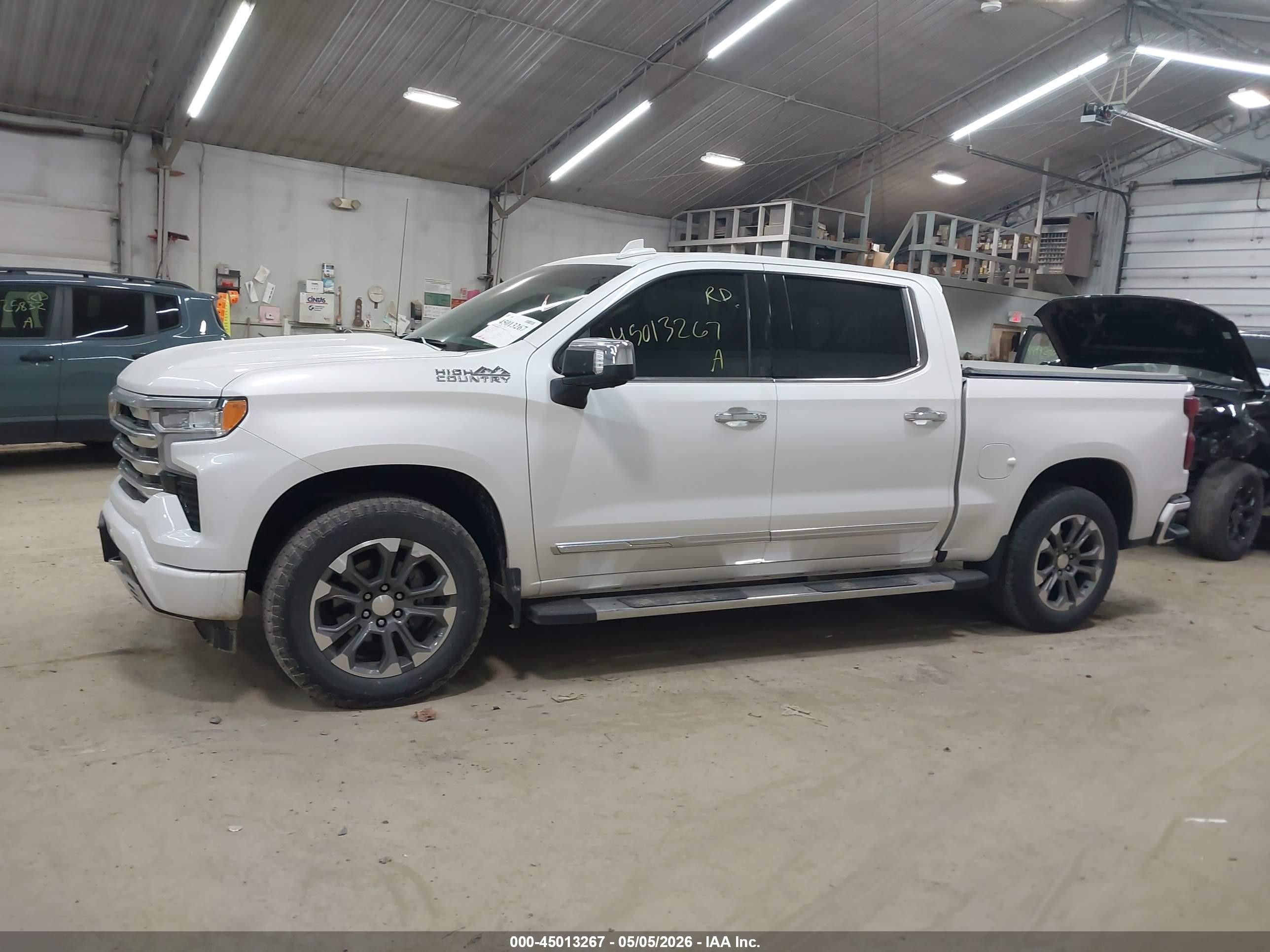 2023 Chevrolet Silverado 1500   White vin: 1GCUDJED9PZ206236