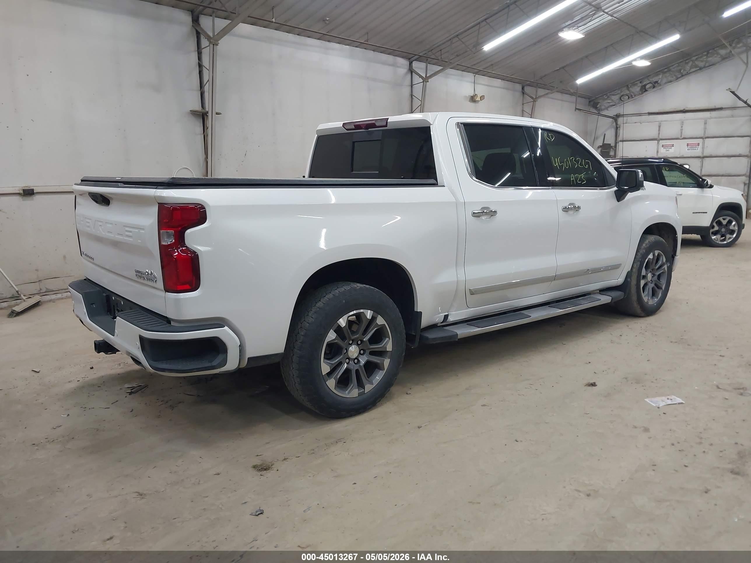 2023 Chevrolet Silverado 1500   White vin: 1GCUDJED9PZ206236