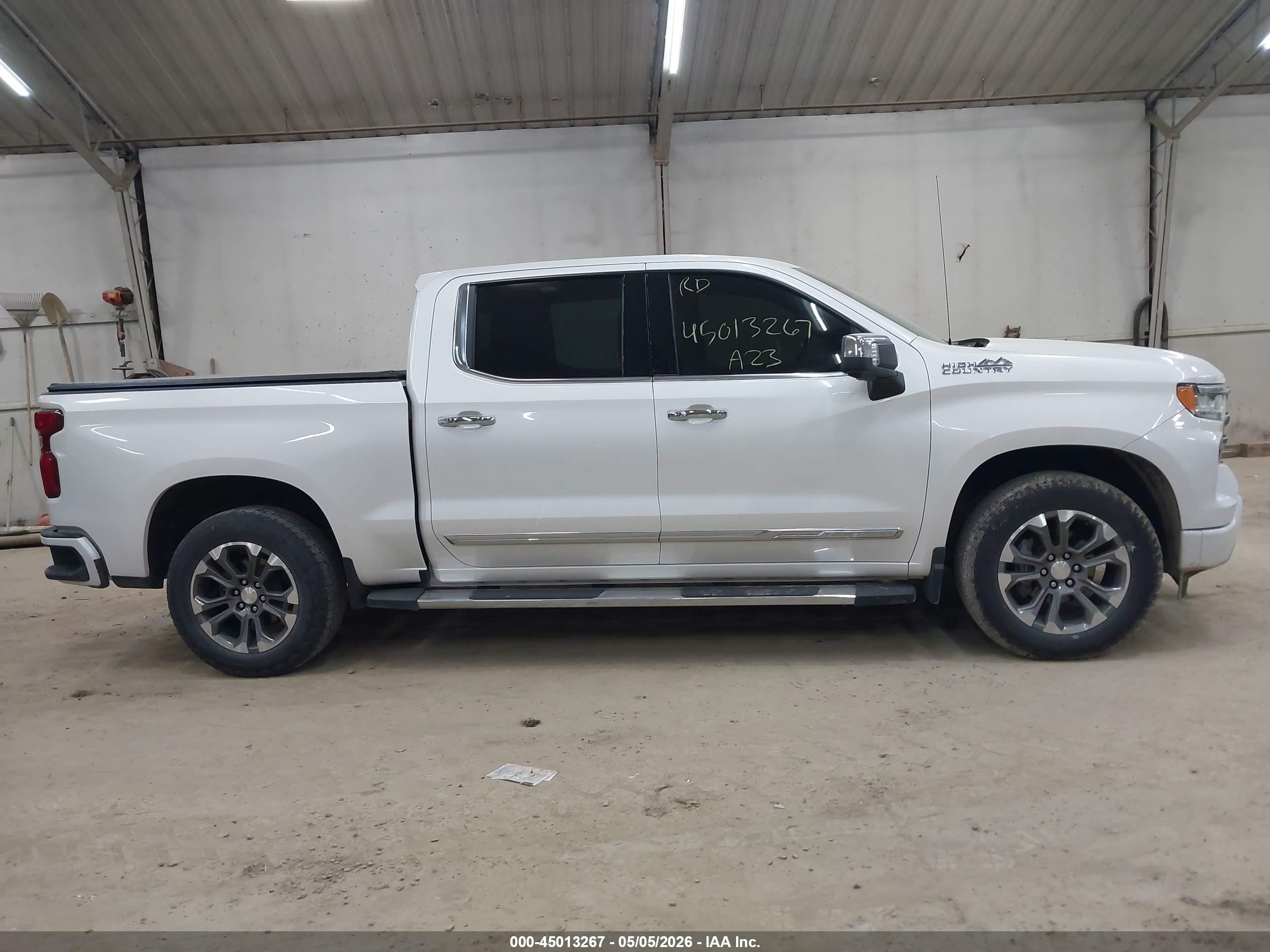 2023 Chevrolet Silverado 1500   White vin: 1GCUDJED9PZ206236